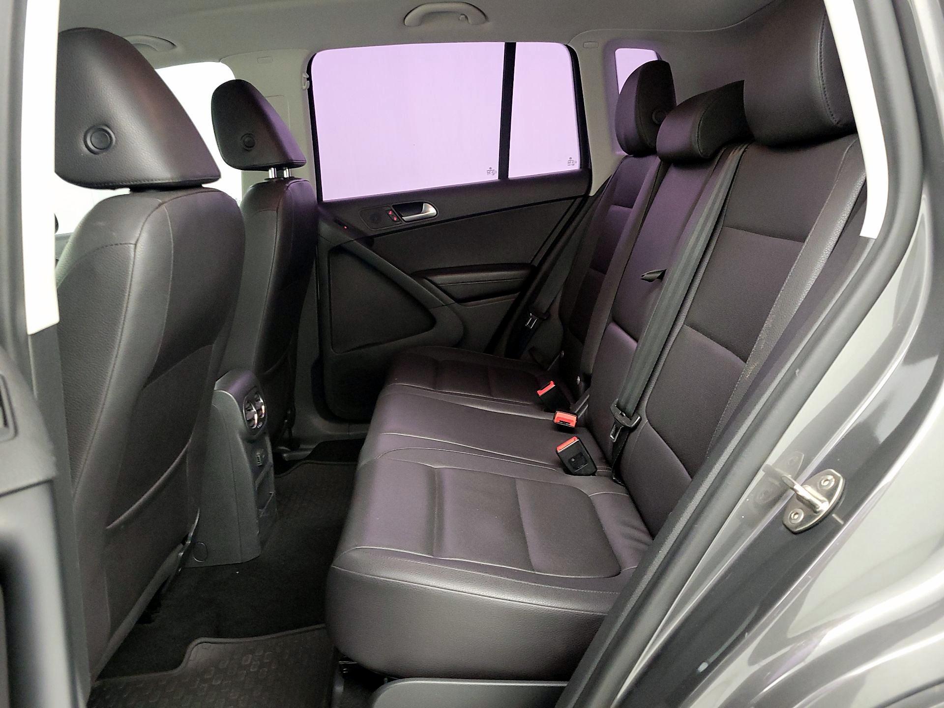 Thumbnail: 2016 Volkswagen Tiguan - 18