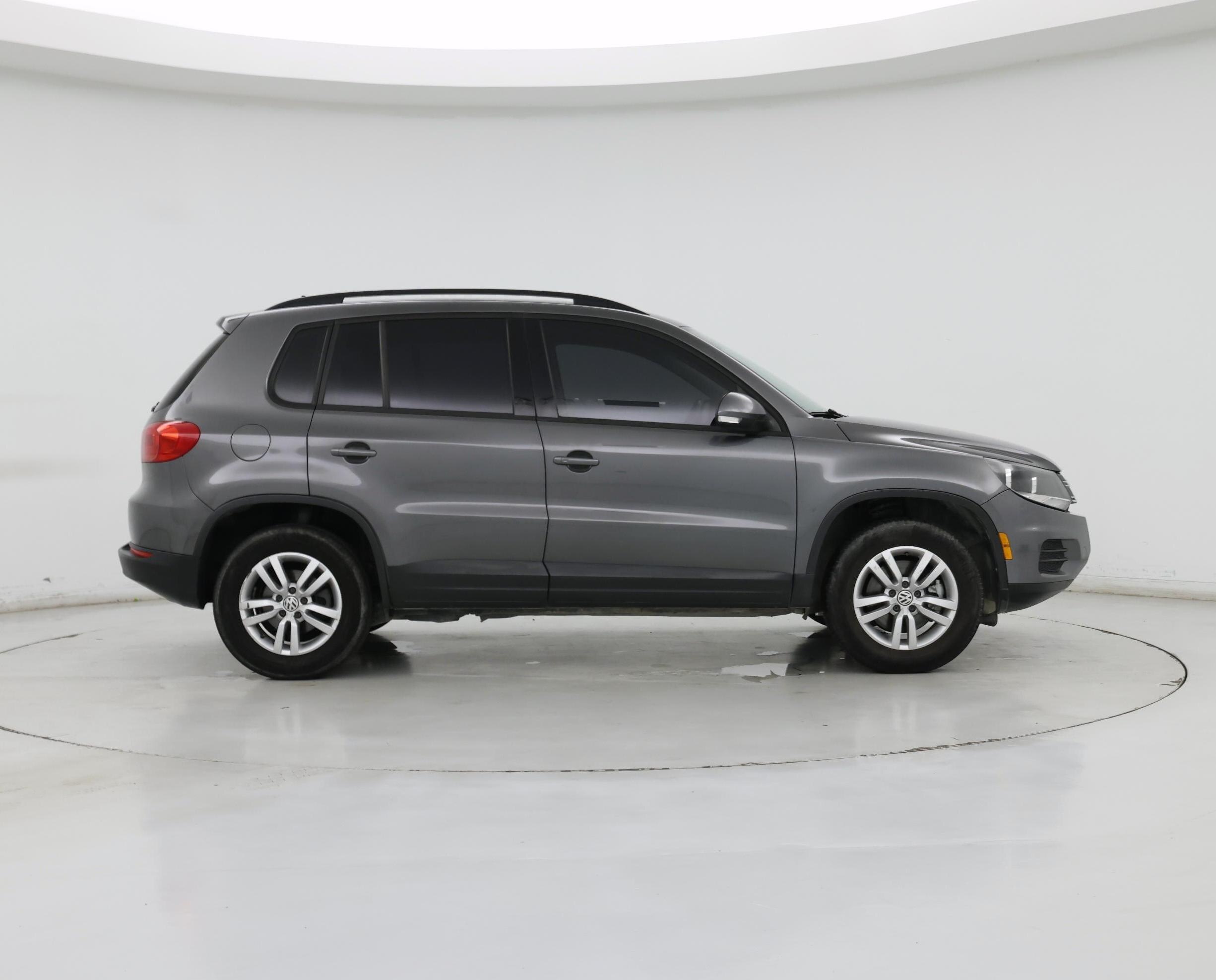 Thumbnail: 2016 Volkswagen Tiguan - 7