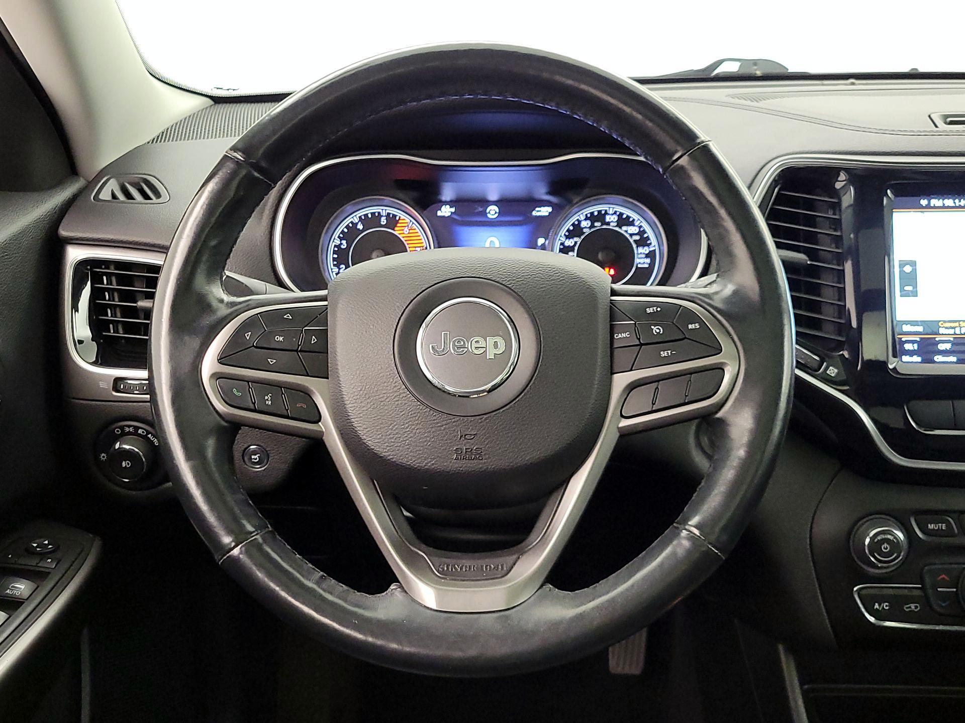 Thumbnail: 2019 Jeep Cherokee - 10