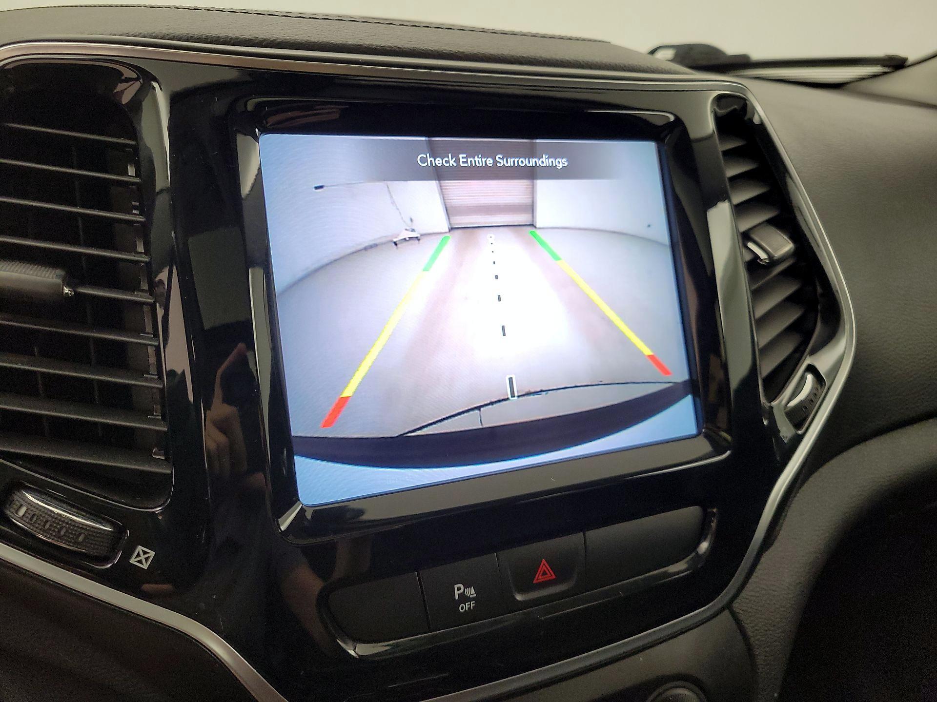 Thumbnail: 2019 Jeep Cherokee - 15