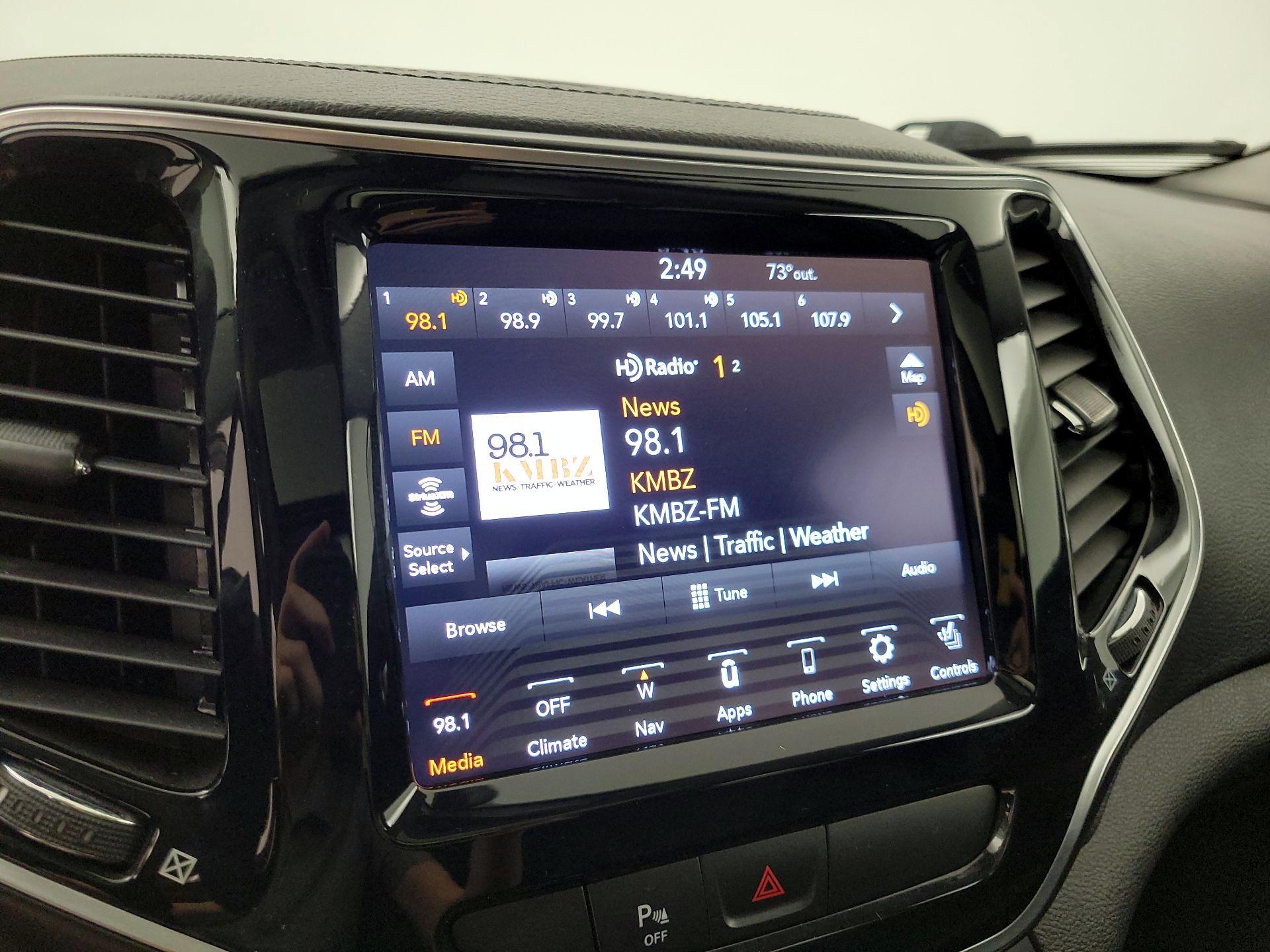 Thumbnail: 2019 Jeep Cherokee - 16