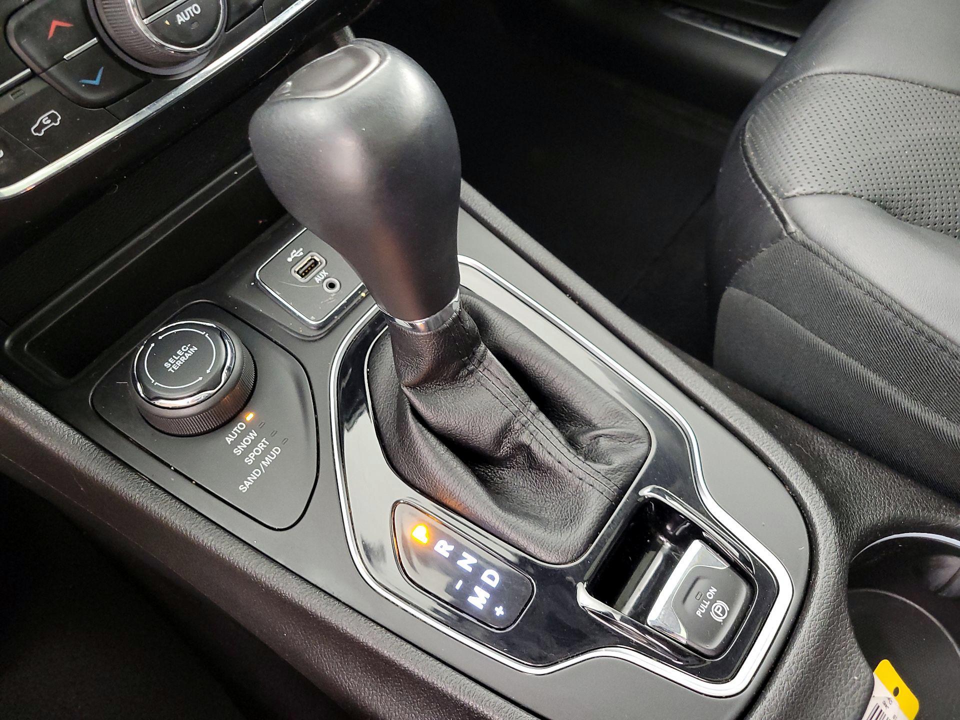 Thumbnail: 2019 Jeep Cherokee - 18
