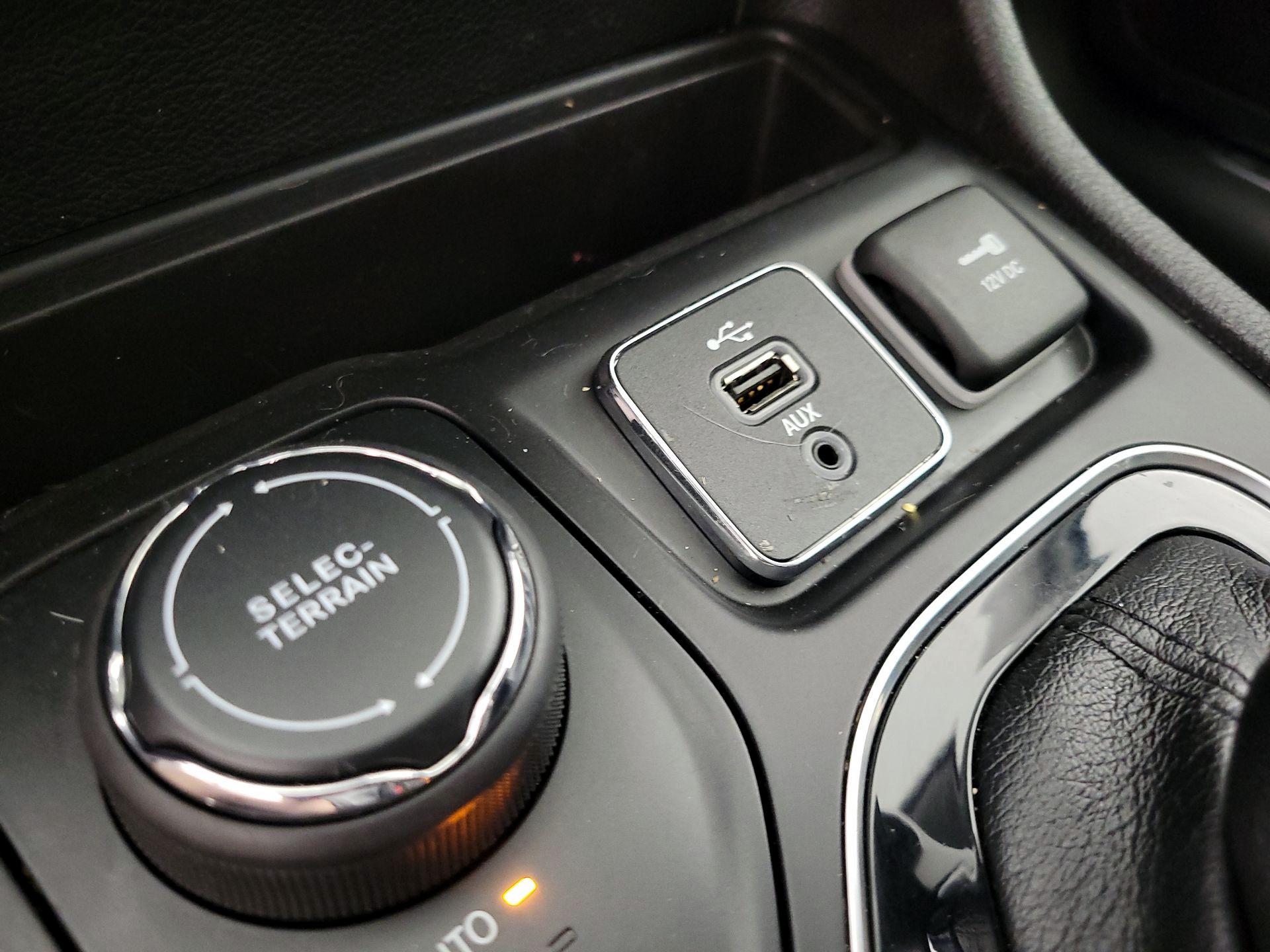 Thumbnail: 2019 Jeep Cherokee - 19