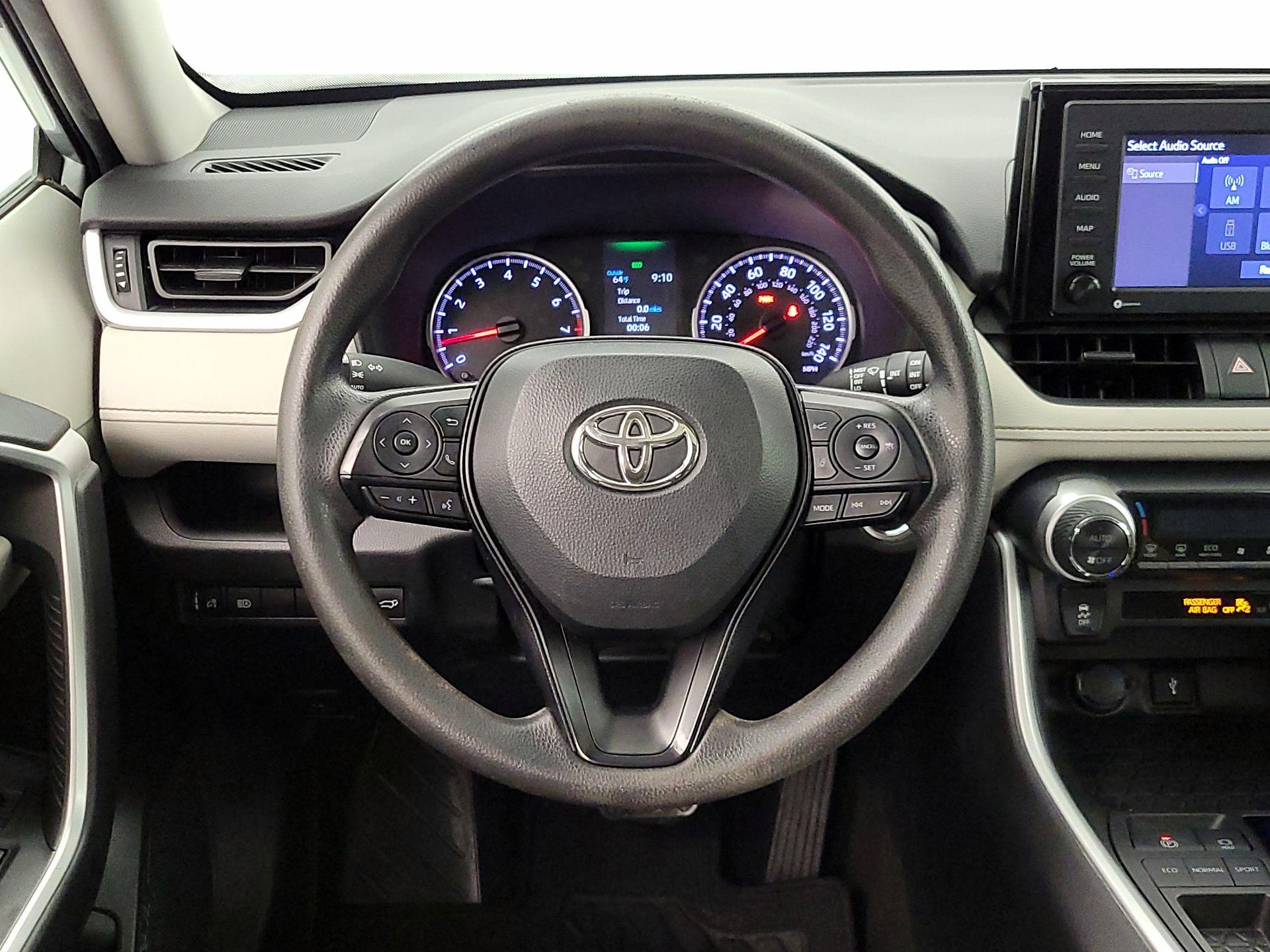 Thumbnail: 2022 Toyota RAV4 - 10