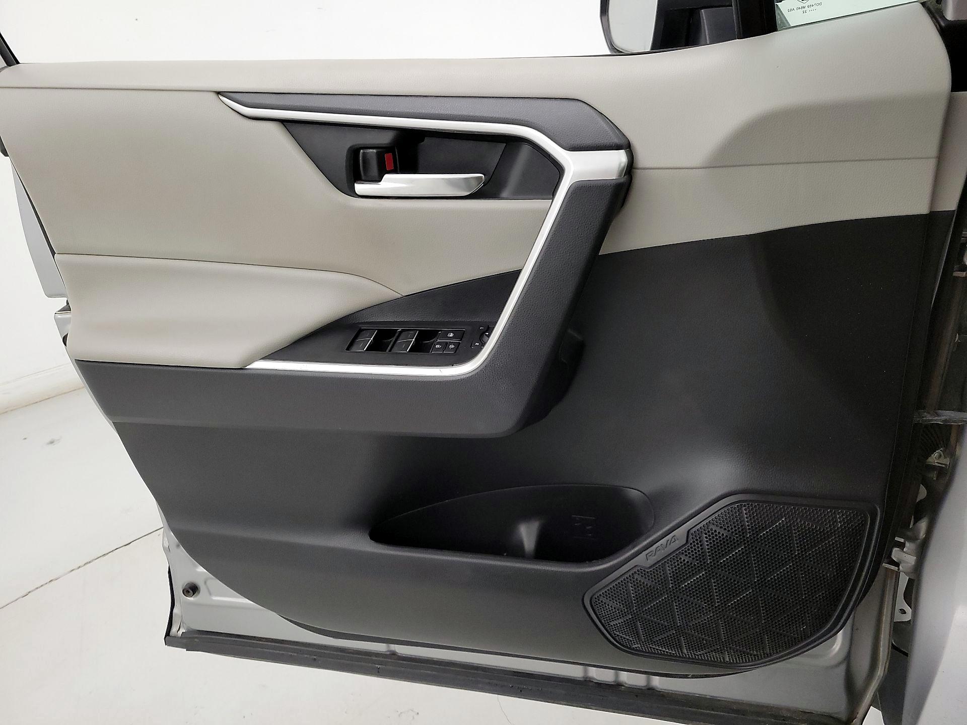 Thumbnail: 2022 Toyota RAV4 - 12