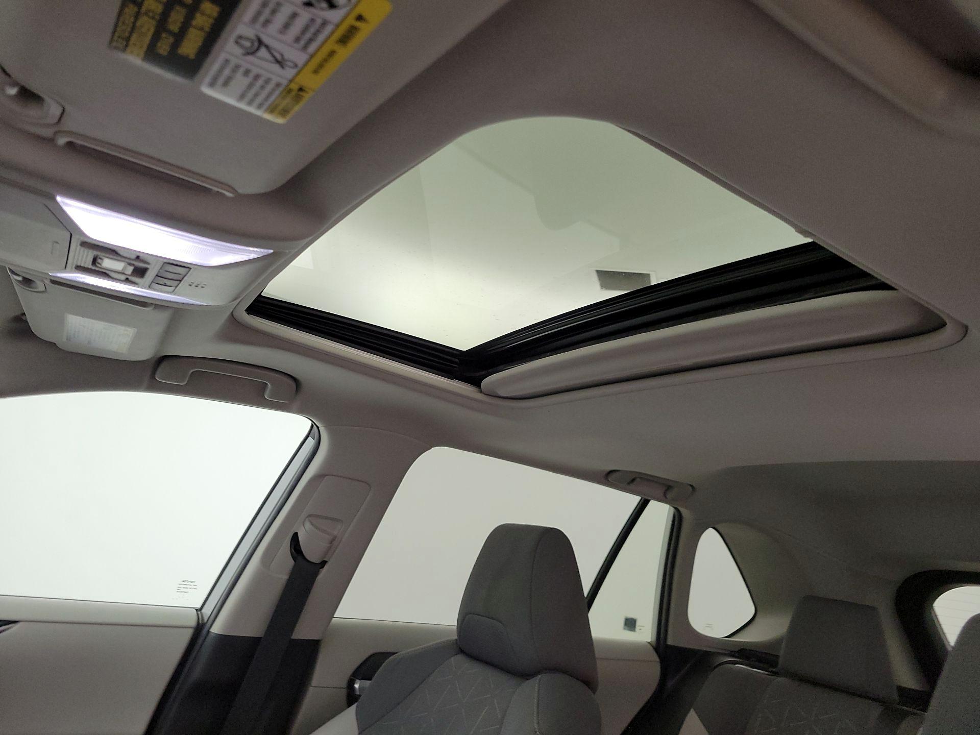 Thumbnail: 2022 Toyota RAV4 - 19