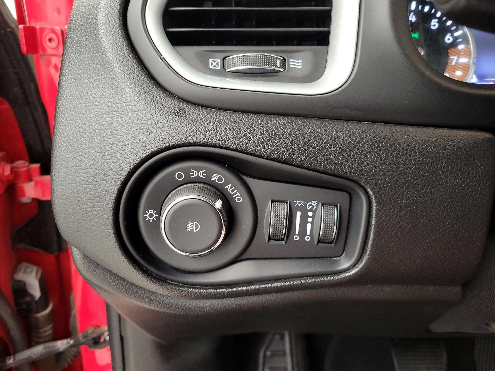 Thumbnail: 2021 Jeep Renegade - 13