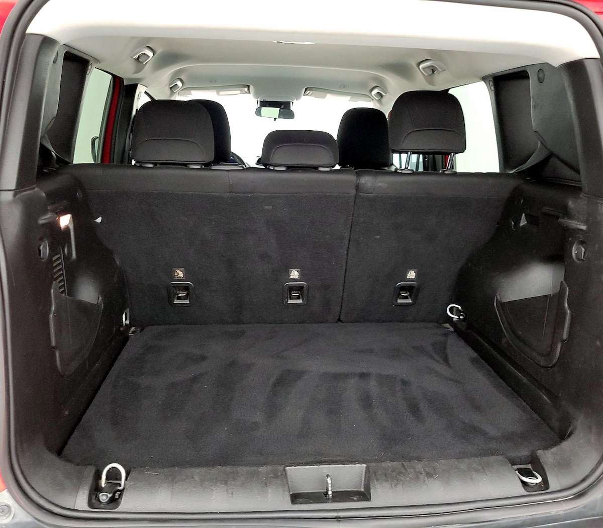 Trunk/Cargo (Seats Up)
