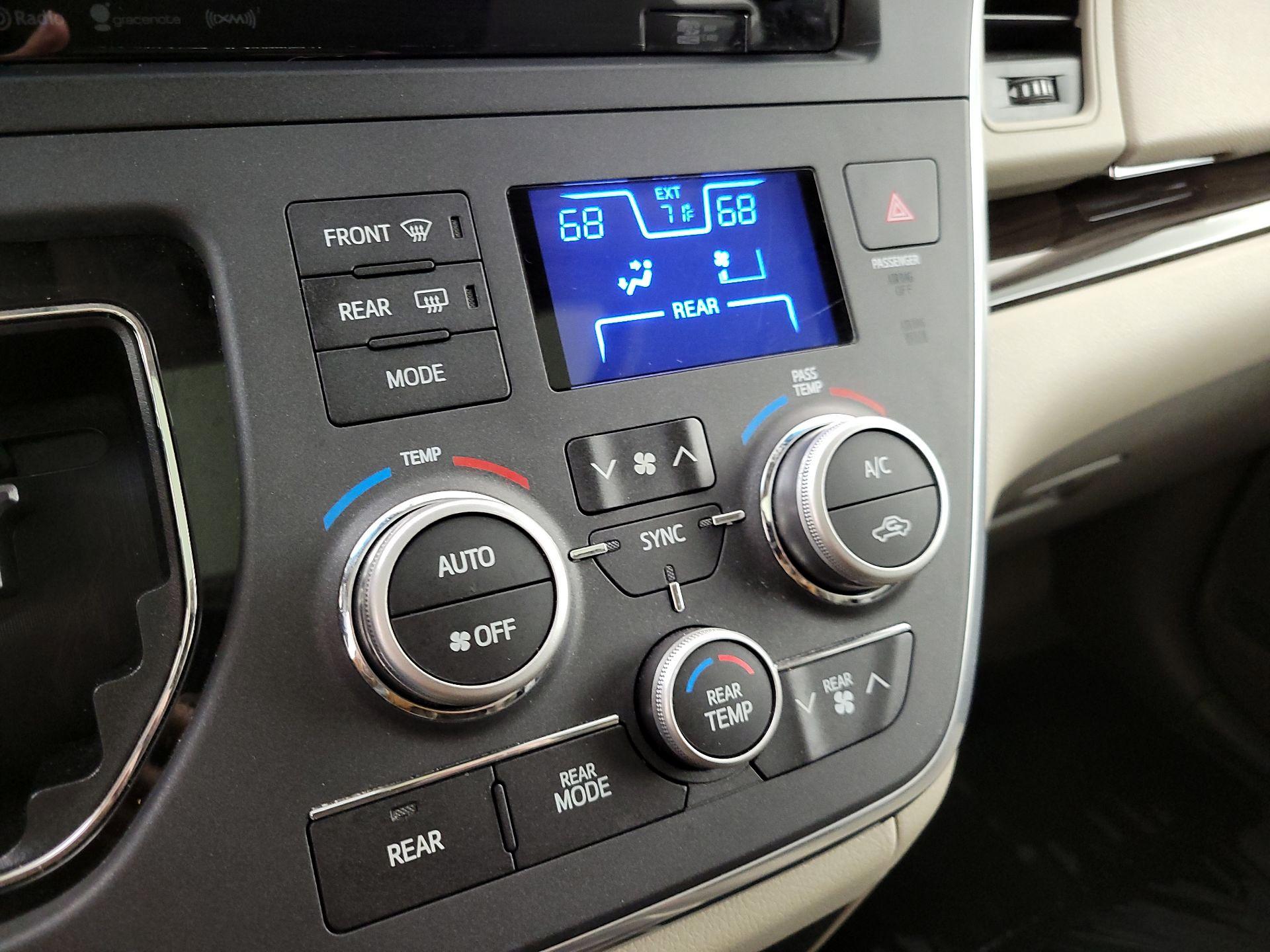 Thumbnail: 2017 Toyota Sienna - 16