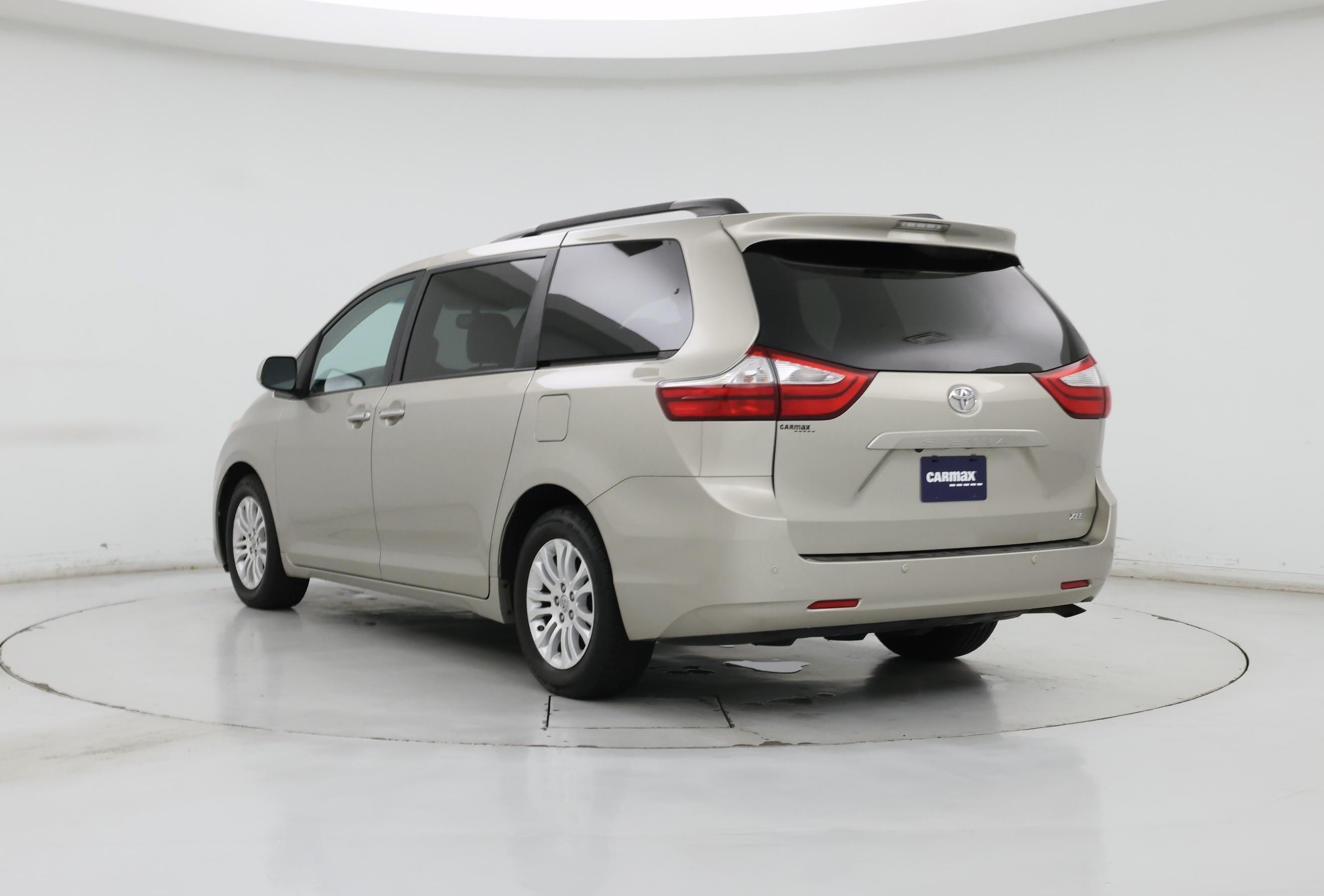 Thumbnail: 2017 Toyota Sienna - 2