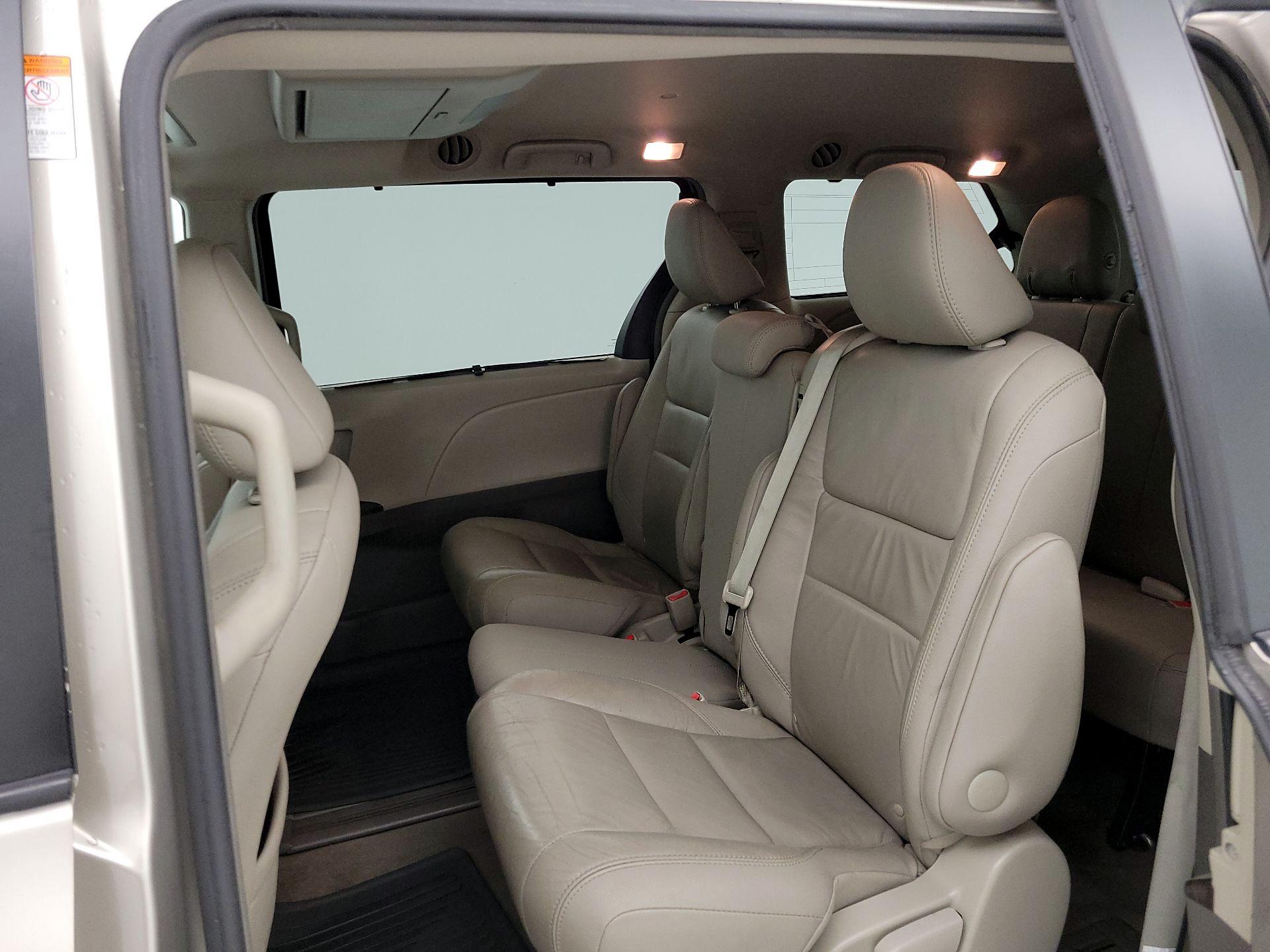 Thumbnail: 2017 Toyota Sienna - 20