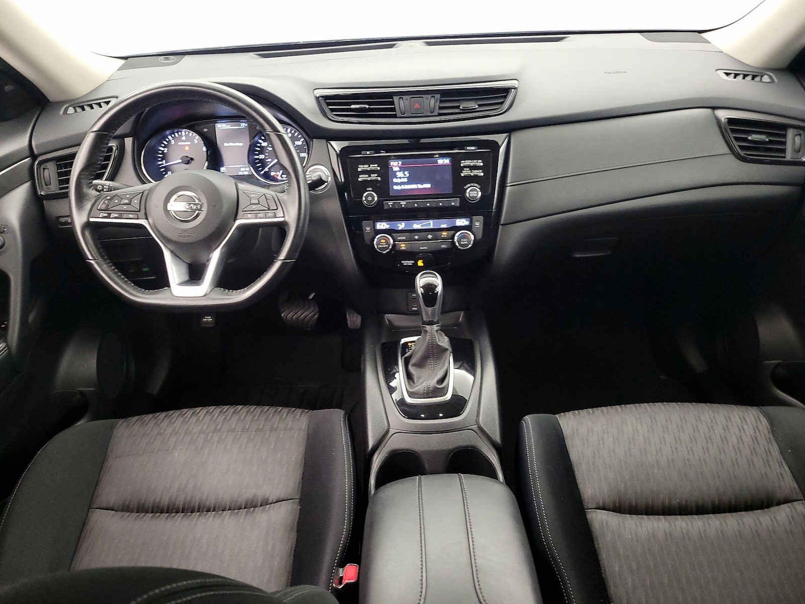 2017 Nissan Rogue SV - Photo 10