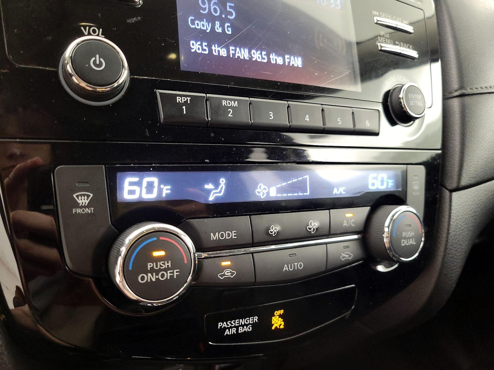 2017 Nissan Rogue SV - Photo 17