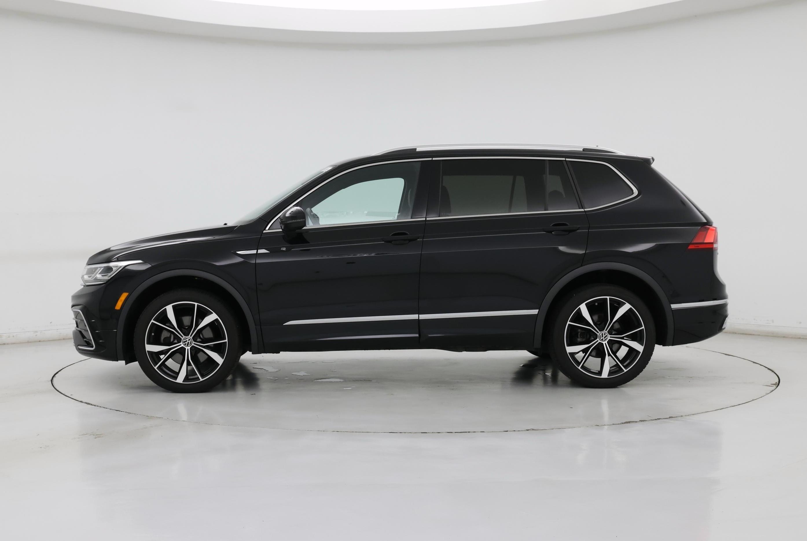 Thumbnail: 2024 Volkswagen Tiguan - 3