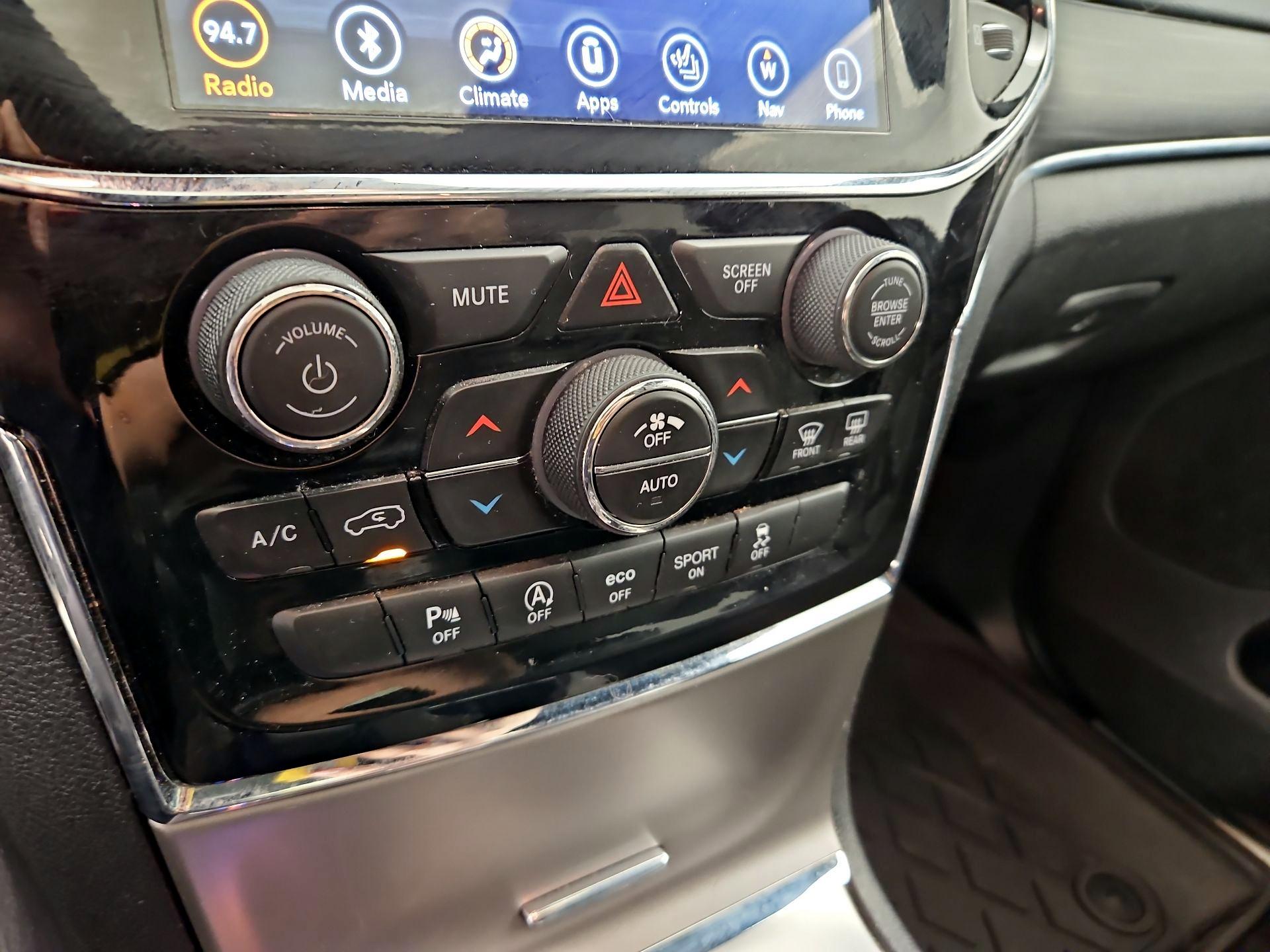 Thumbnail: 2019 Jeep Grand Cherokee - 17