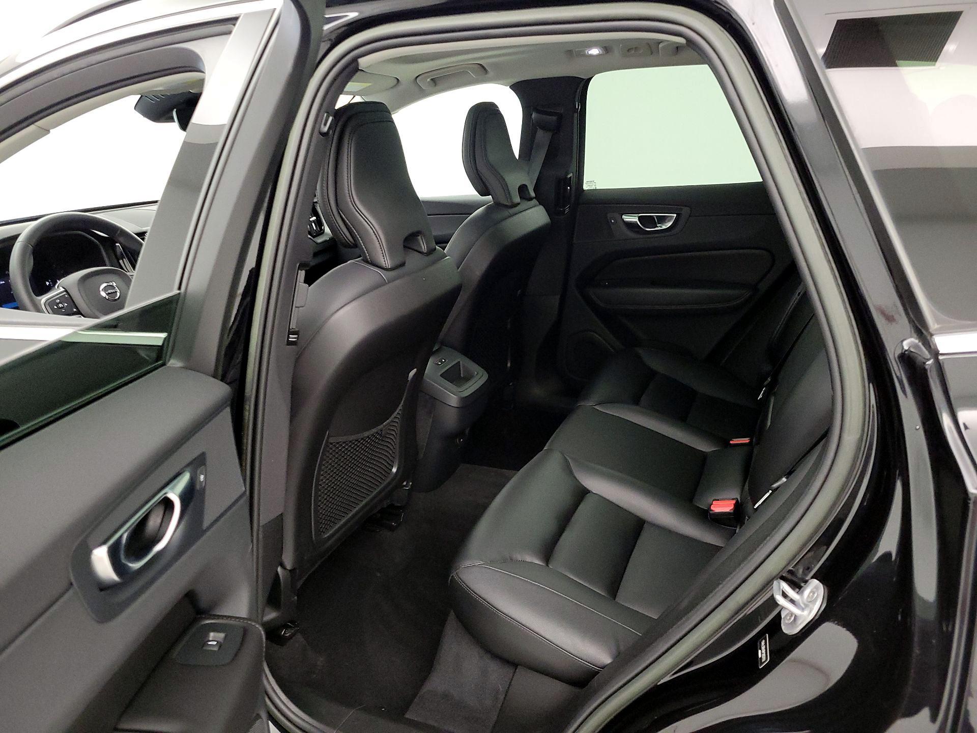 Thumbnail: 2023 Volvo XC60 - 19
