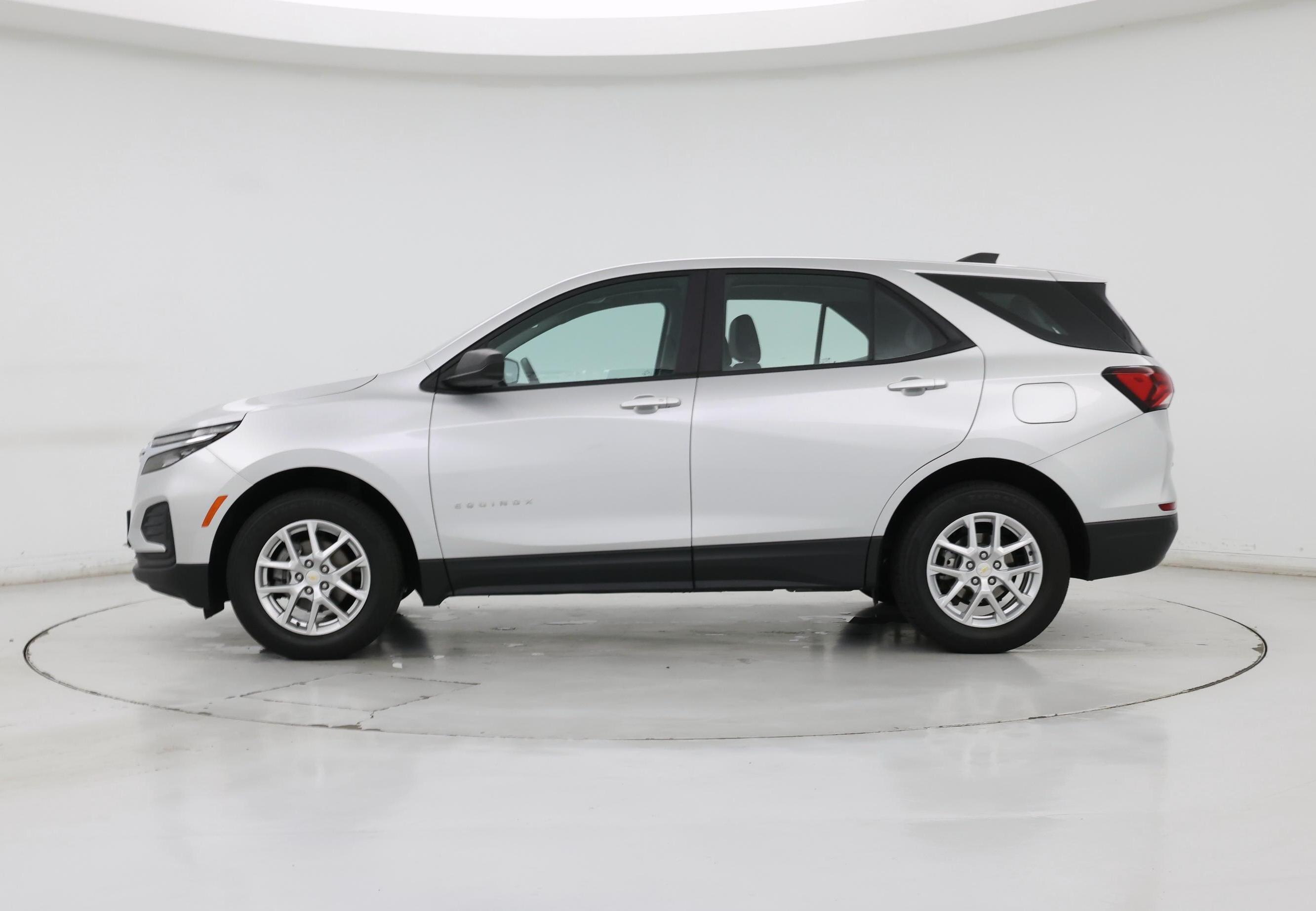 Thumbnail: 2022 Chevrolet Equinox - 3
