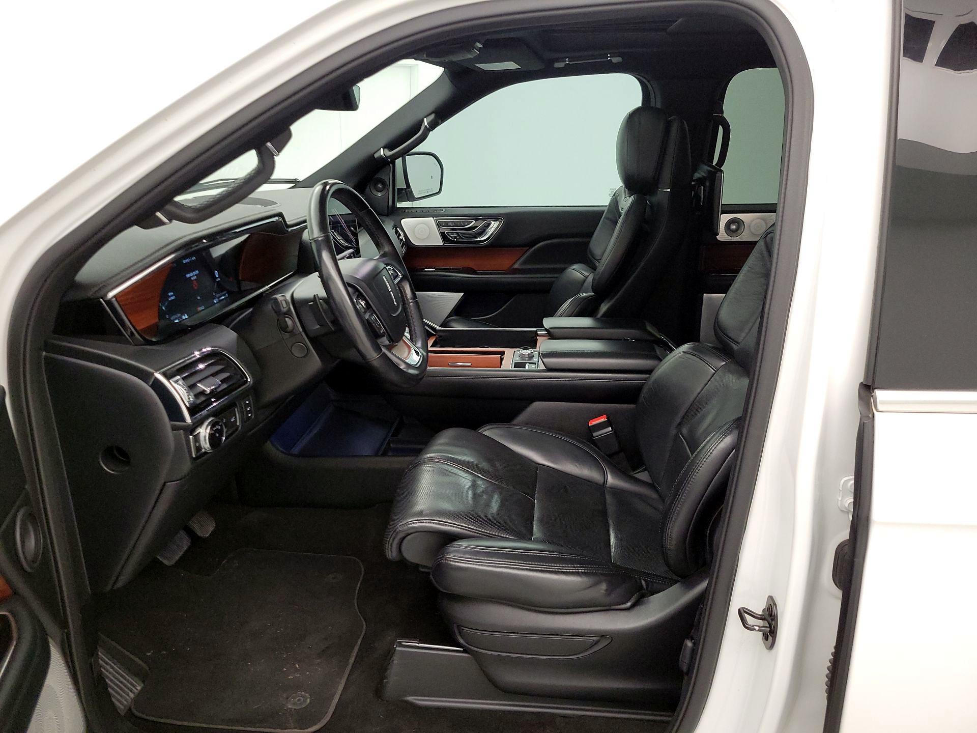Thumbnail: 2020 Lincoln Navigator - 11
