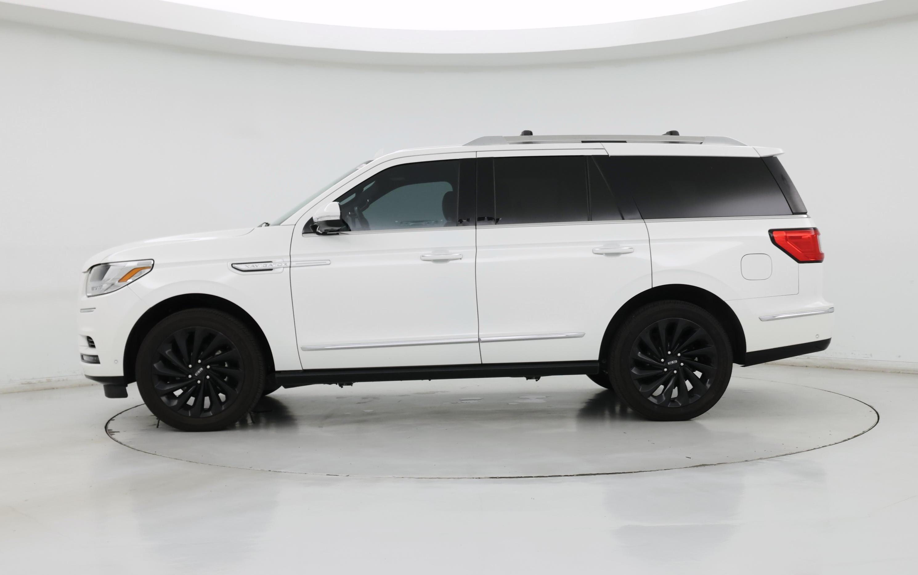 Thumbnail: 2020 Lincoln Navigator - 3