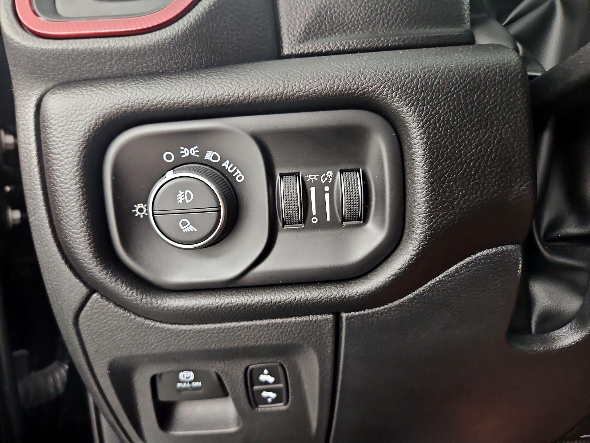 Thumbnail: 2025 RAM 1500 - 13