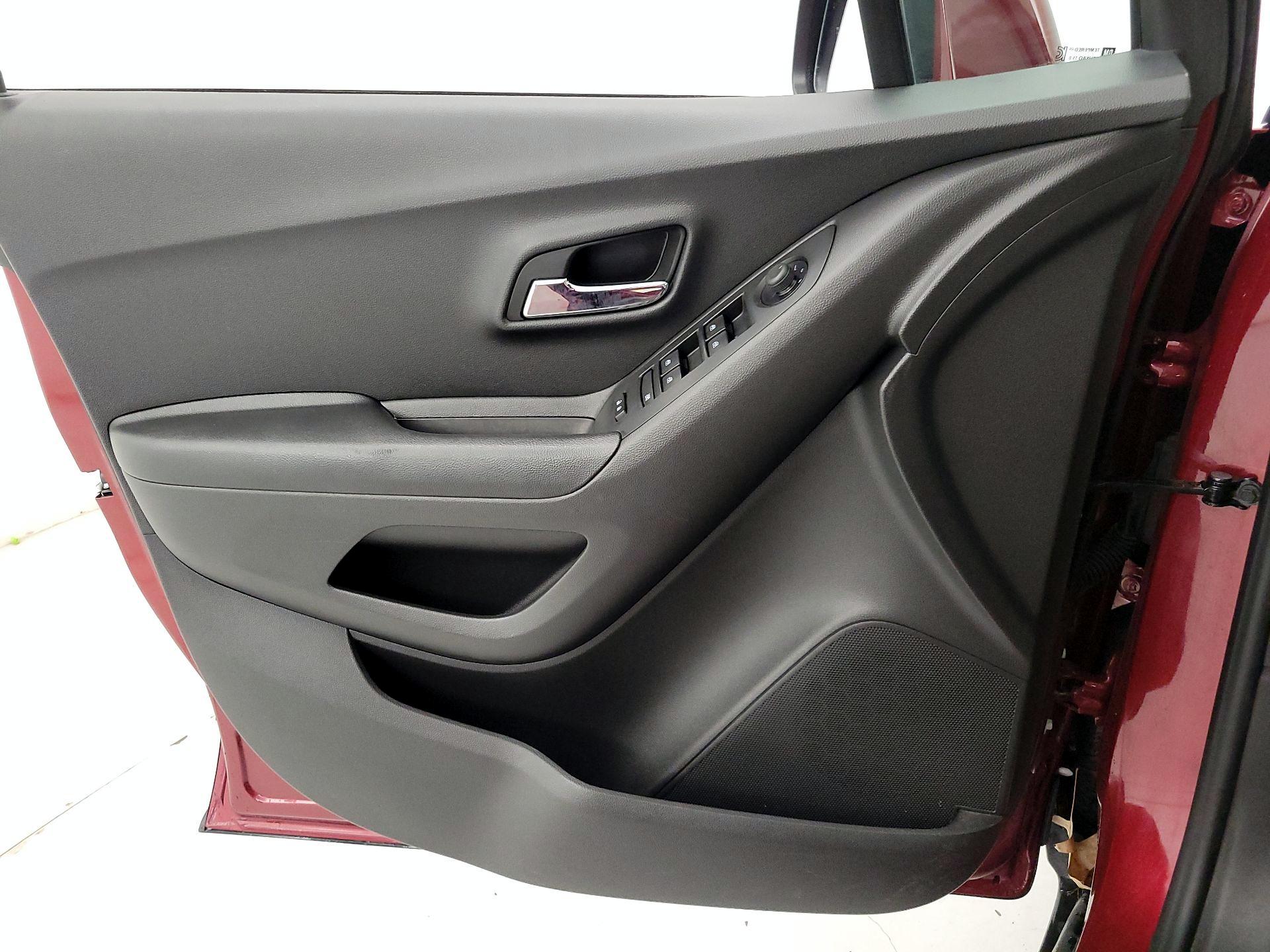 Thumbnail: 2021 Chevrolet Trax - 12