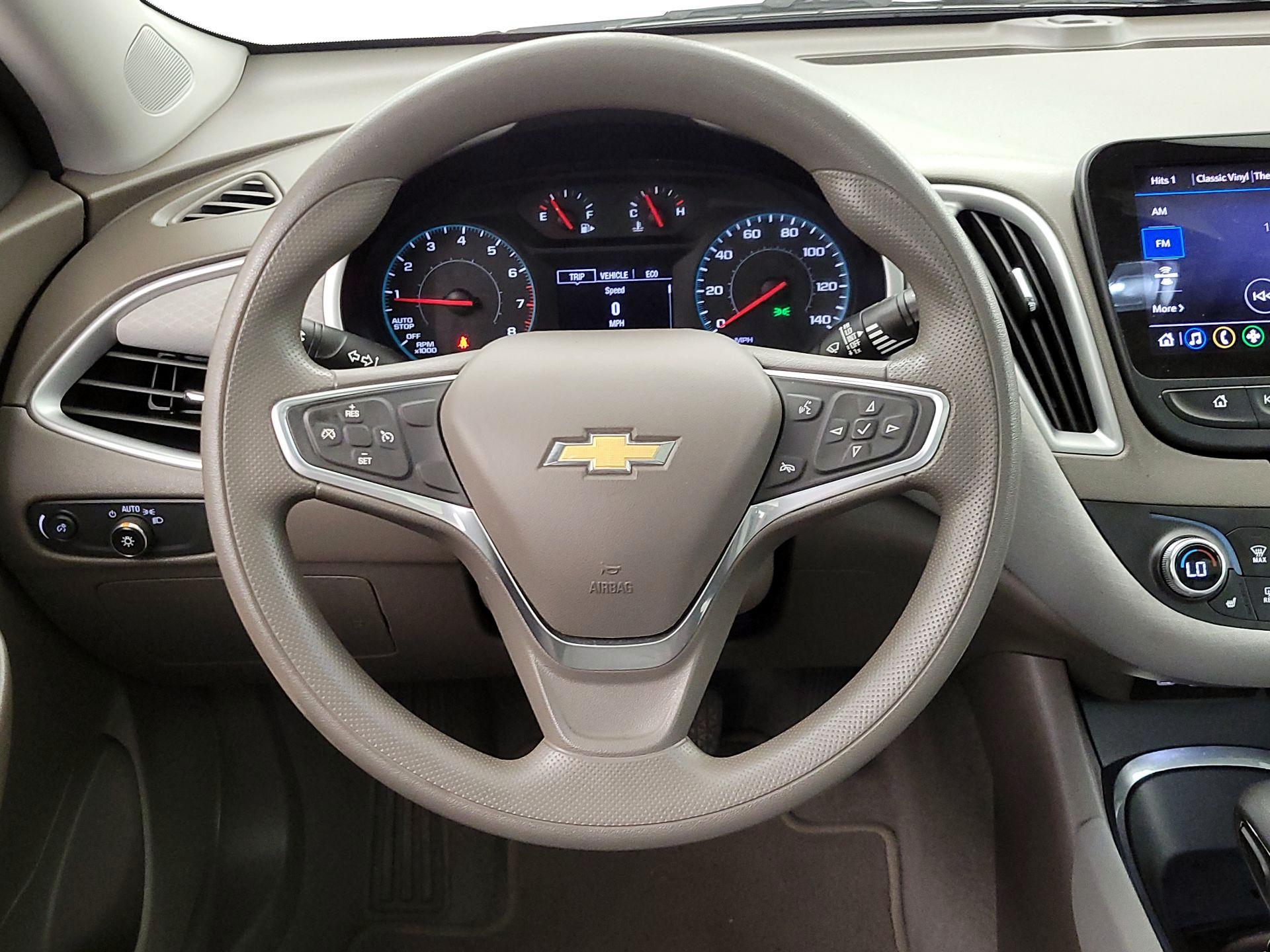Thumbnail: 2022 Chevrolet Malibu - 10