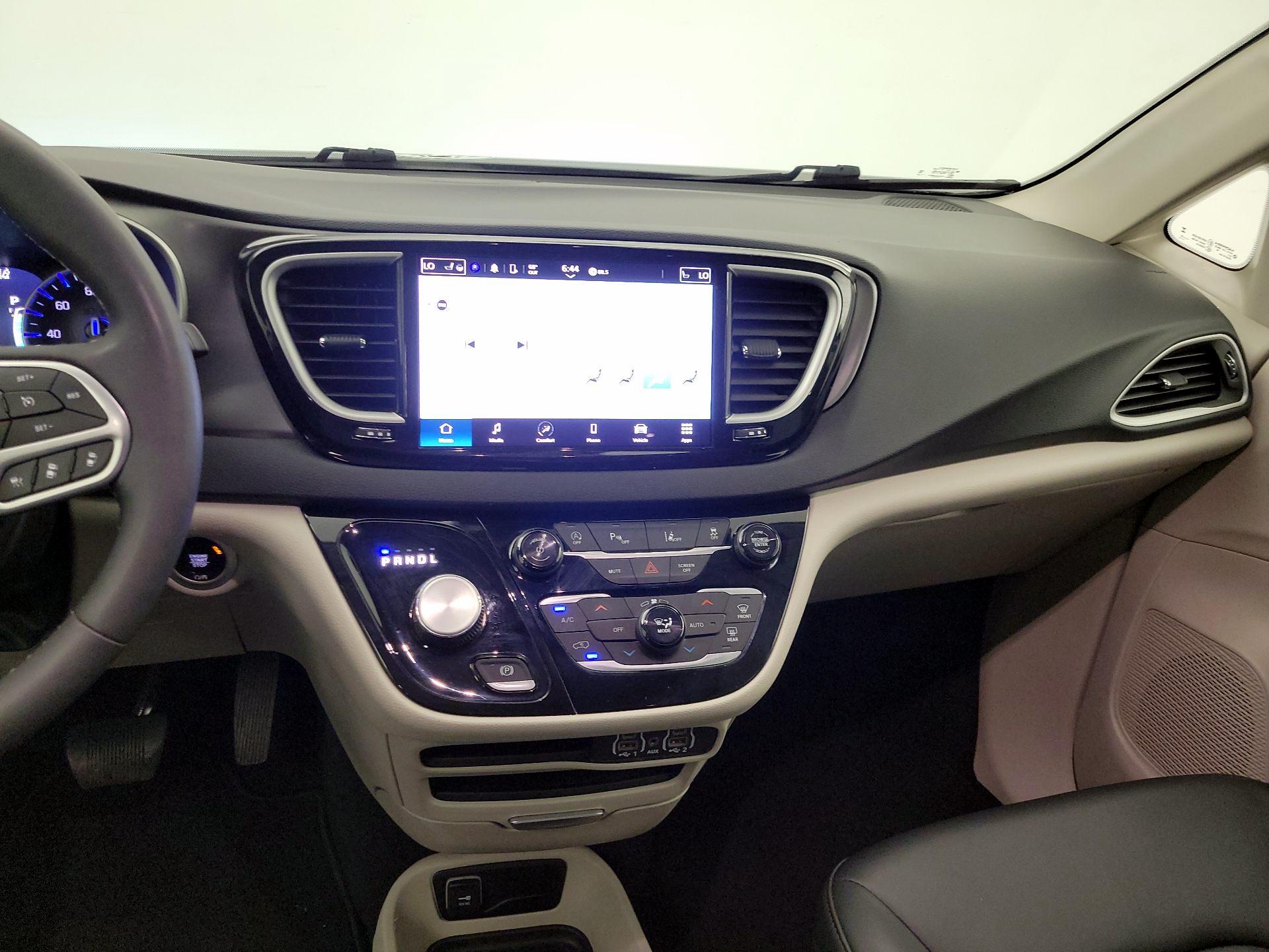 Thumbnail: 2024 Chrysler Pacifica - 9