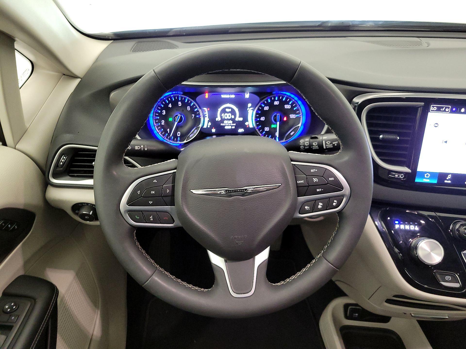 Thumbnail: 2024 Chrysler Pacifica - 10