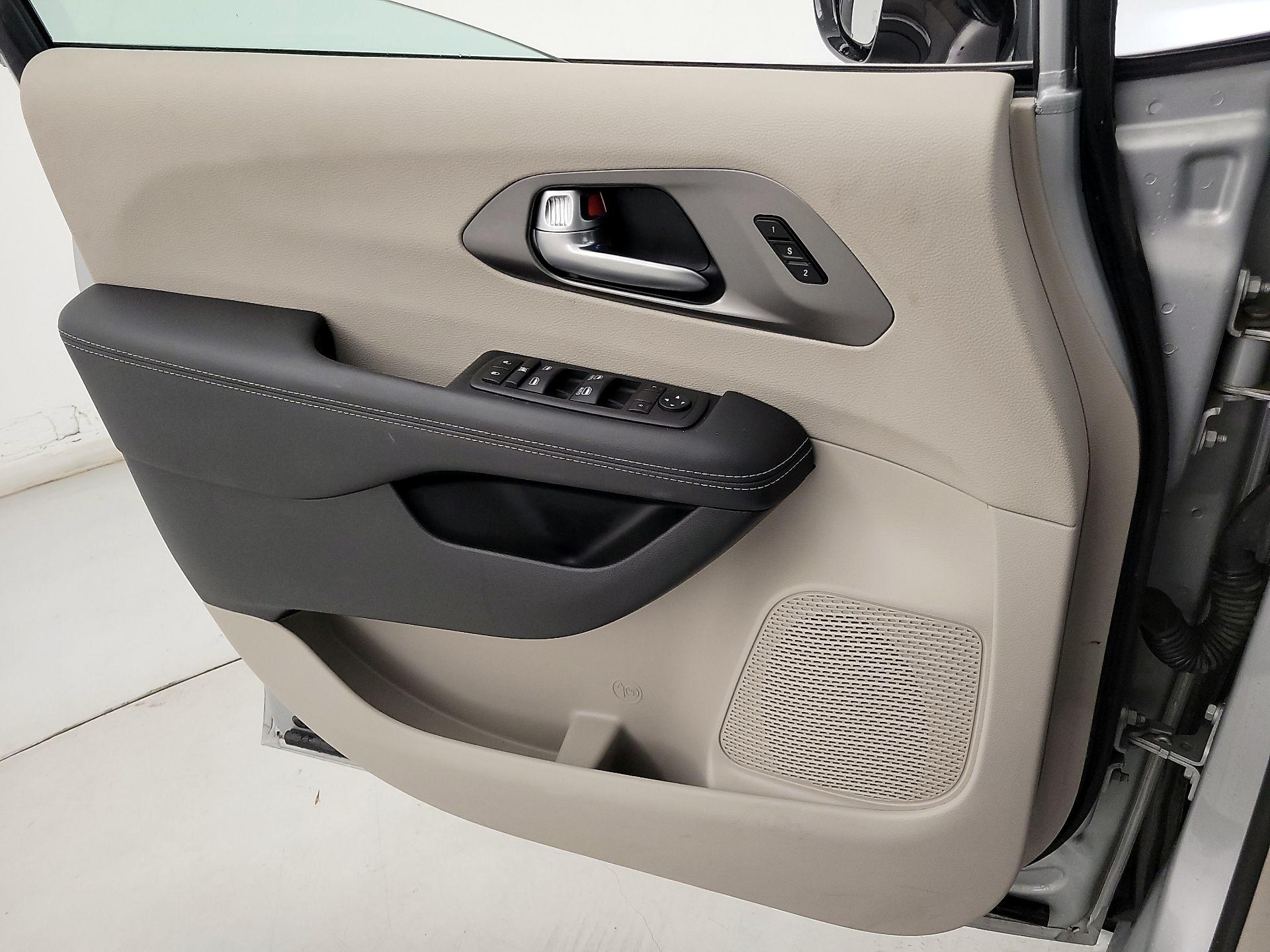 Thumbnail: 2024 Chrysler Pacifica - 12