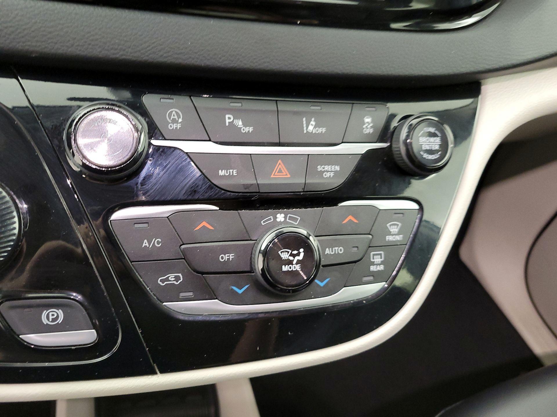 Thumbnail: 2024 Chrysler Pacifica - 16