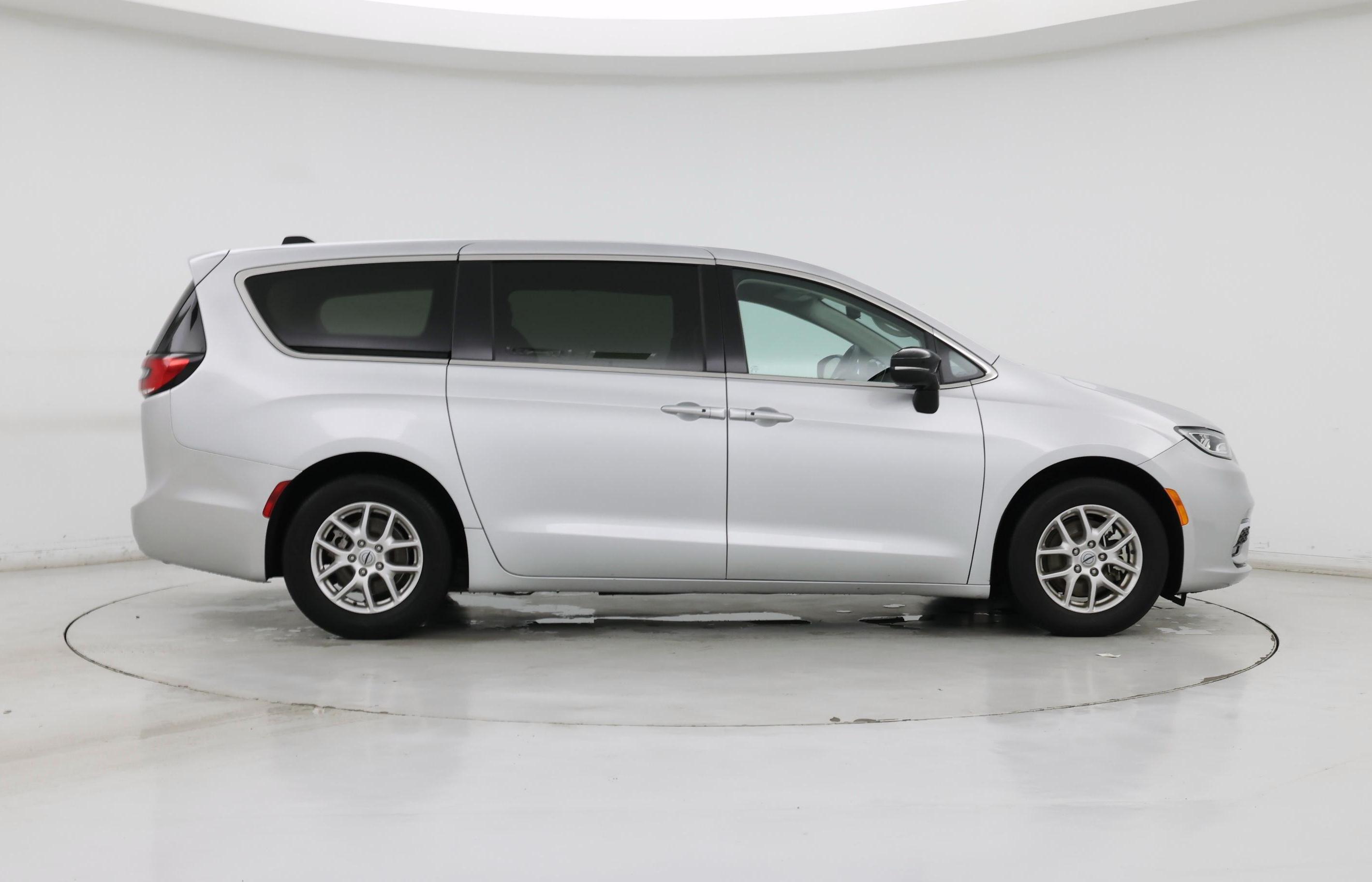 Thumbnail: 2024 Chrysler Pacifica - 7