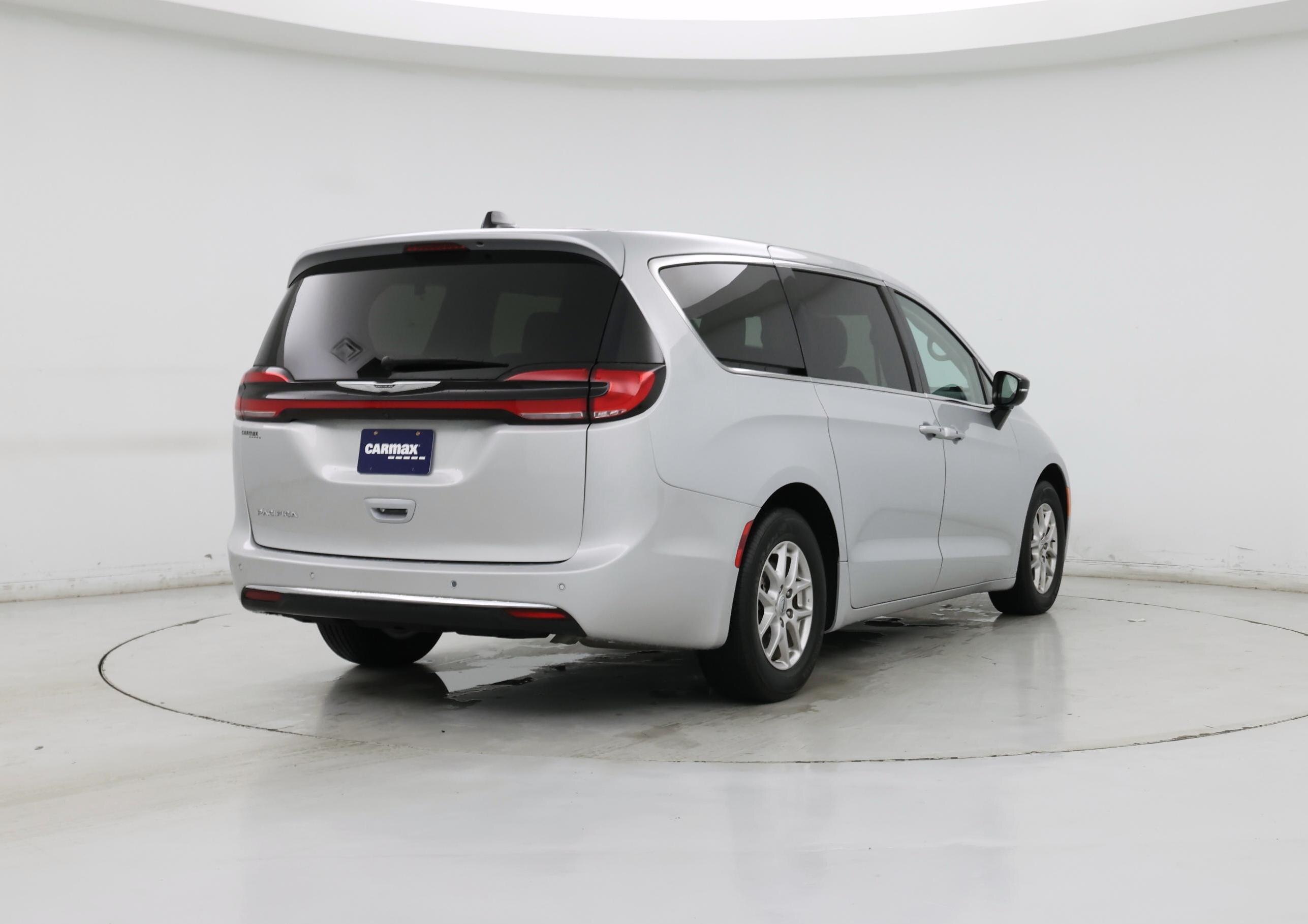 Thumbnail: 2024 Chrysler Pacifica - 8