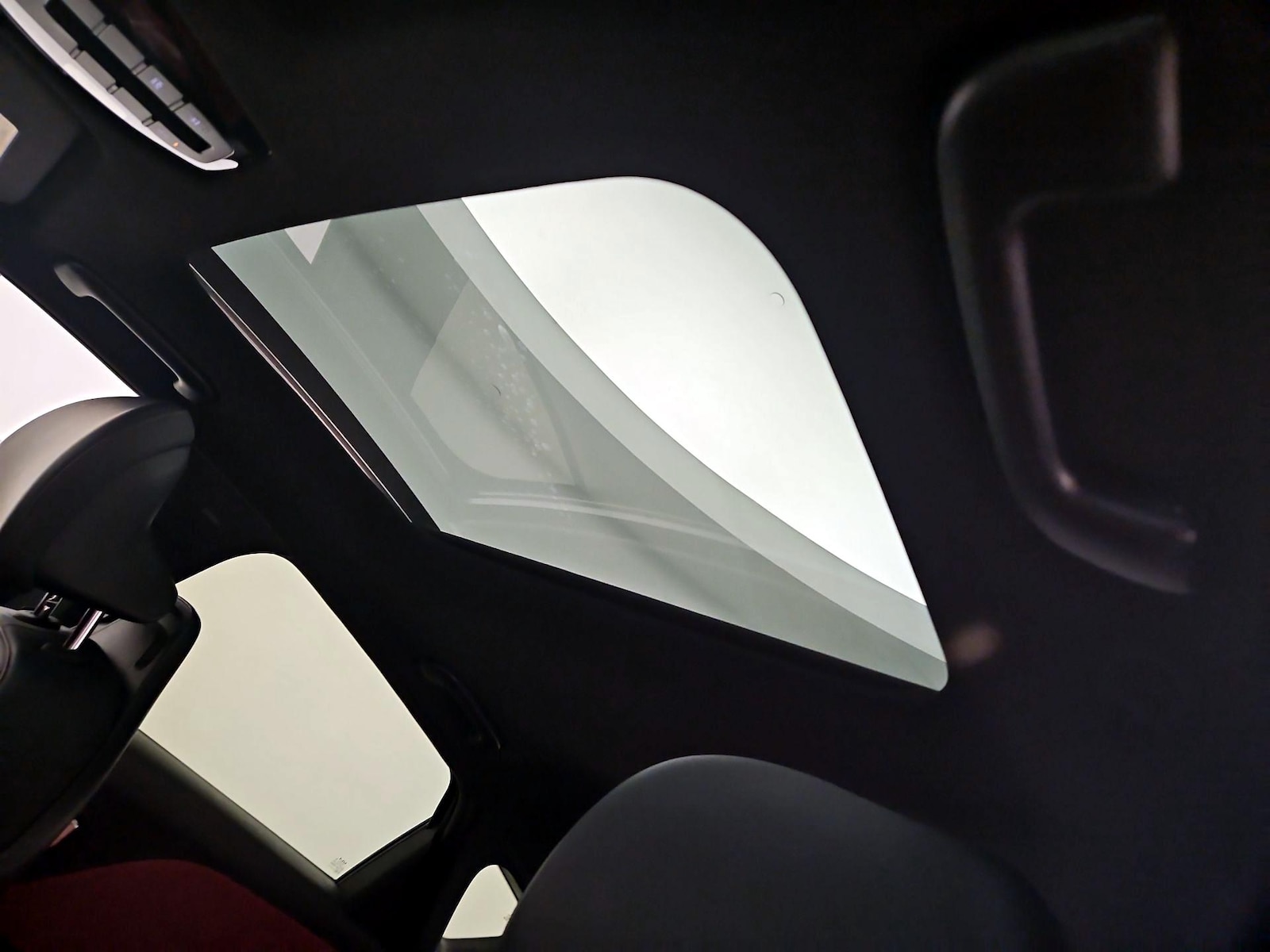 Sunroof(s) & Overhead Airbags