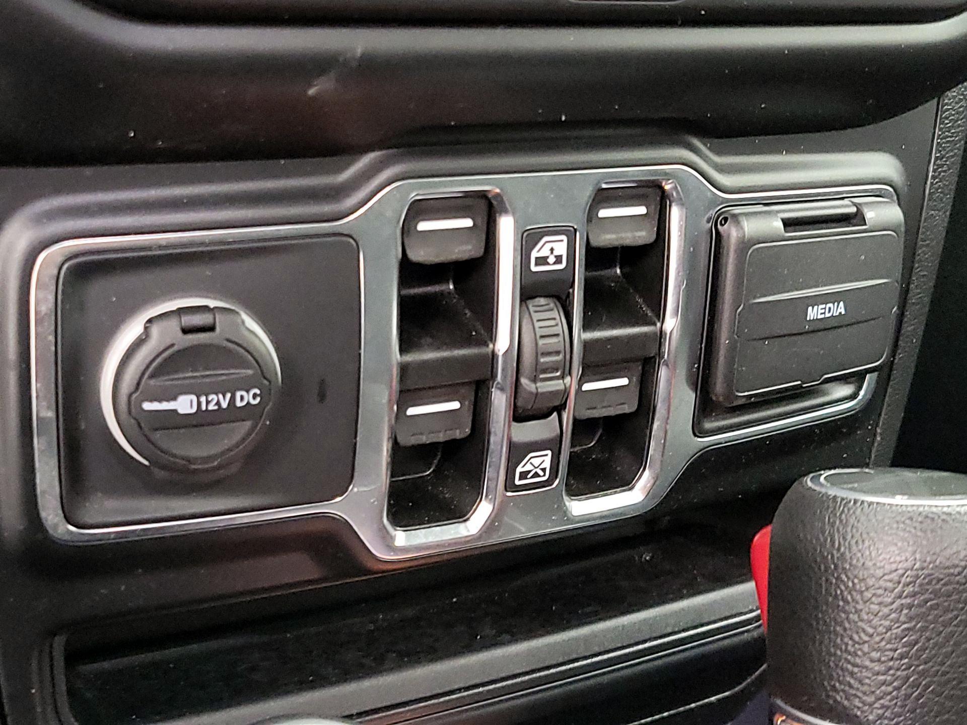 Thumbnail: 2022 Jeep Gladiator - 18