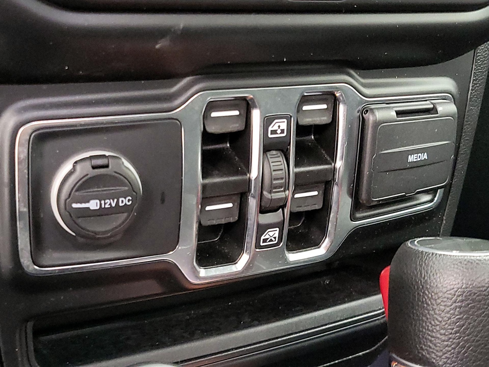 2022 Jeep Gladiator Altitude - Photo 19