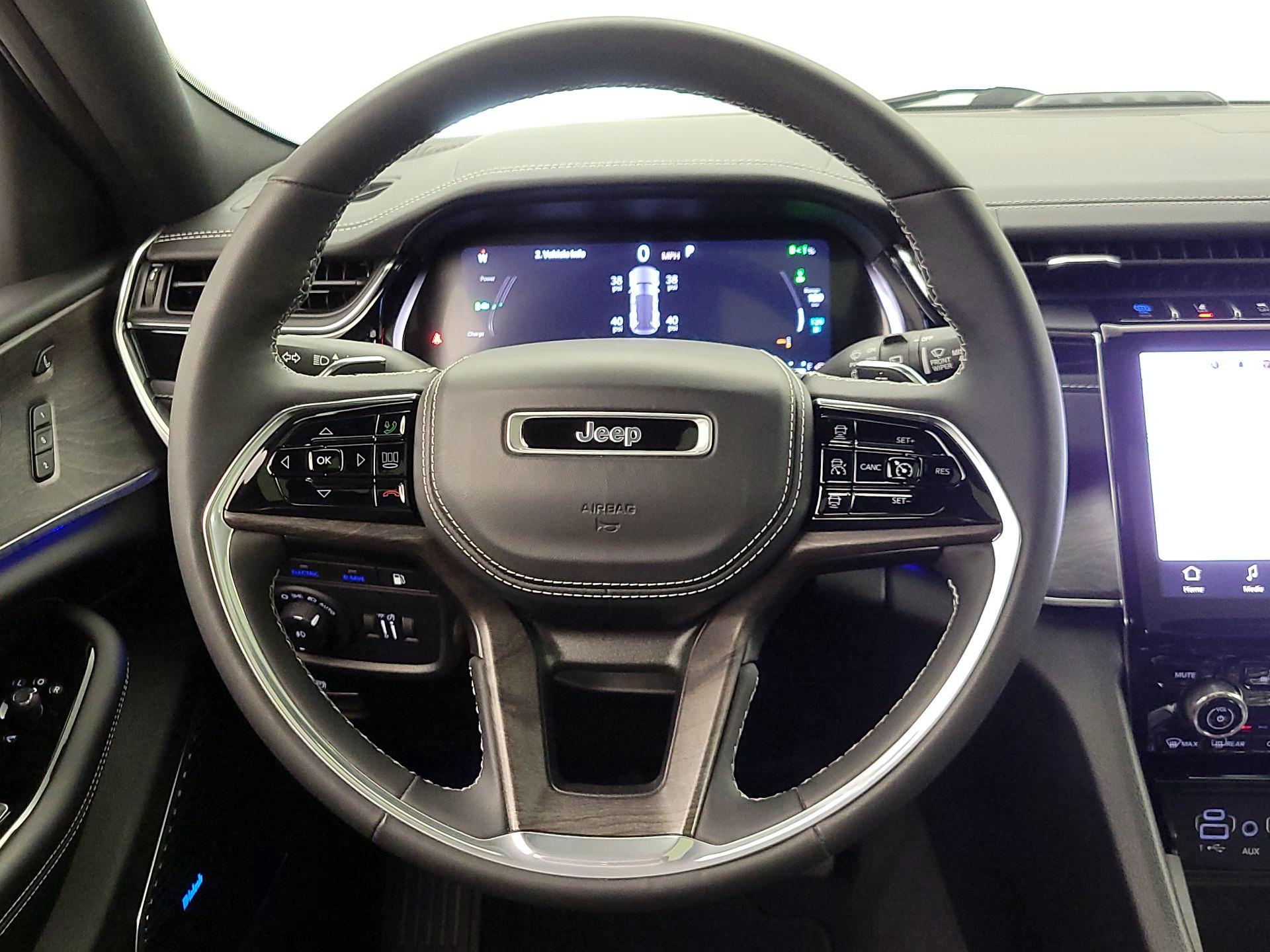 Thumbnail: 2023 Jeep Grand Cherokee - 10