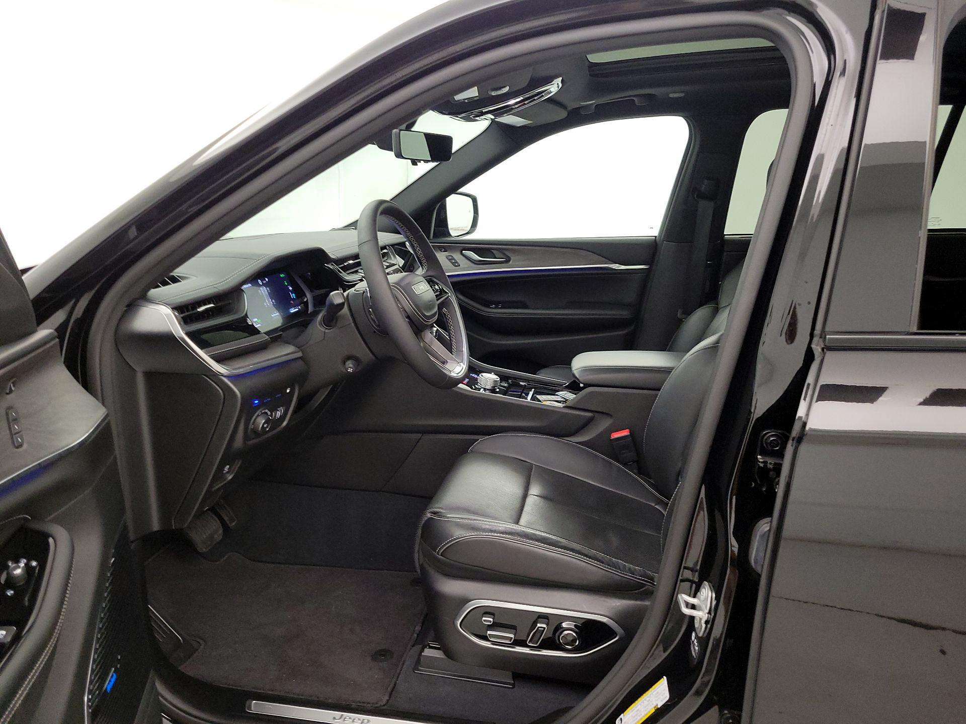 Thumbnail: 2023 Jeep Grand Cherokee - 11