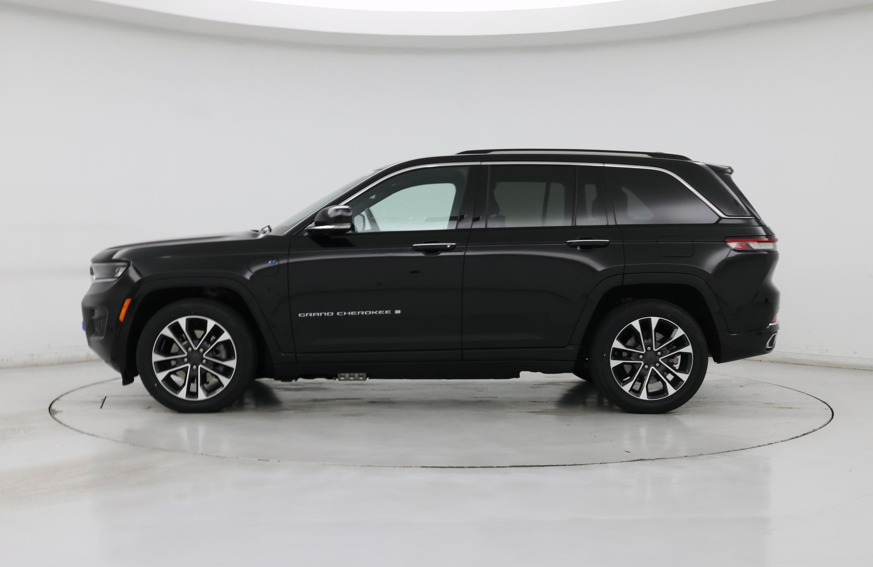Thumbnail: 2023 Jeep Grand Cherokee - 3