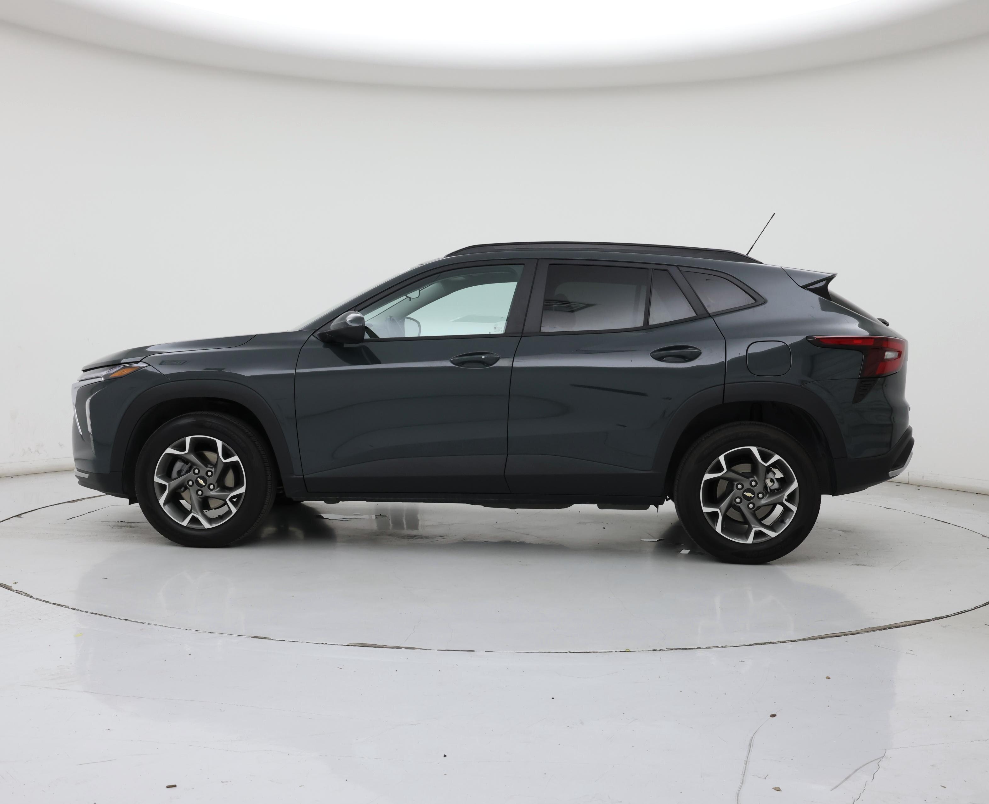 Thumbnail: 2025 Chevrolet Trax - 3