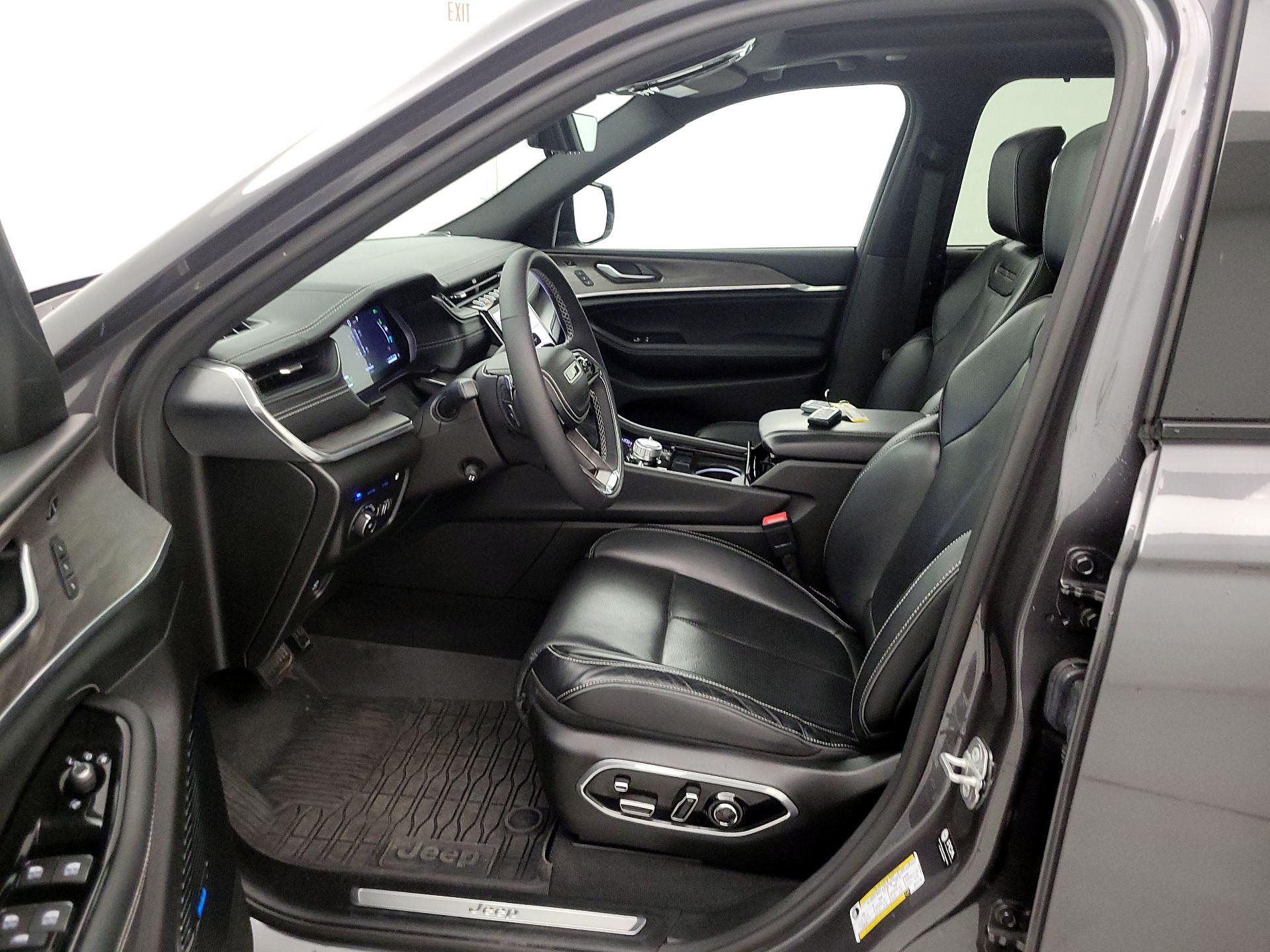 Thumbnail: 2022 Jeep Grand Cherokee - 11