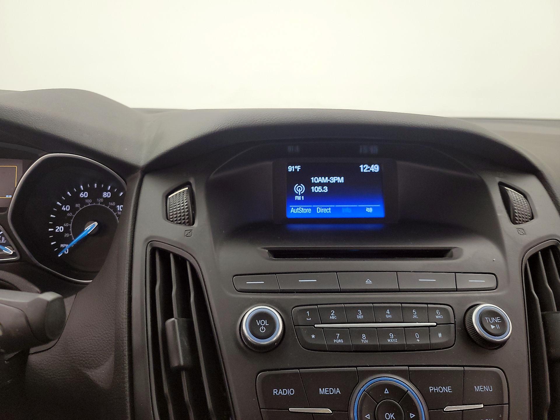 Thumbnail: 2016 Ford Focus - 15