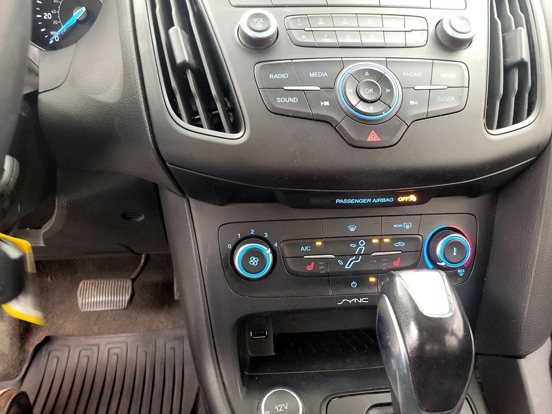 Thumbnail: 2016 Ford Focus - 16