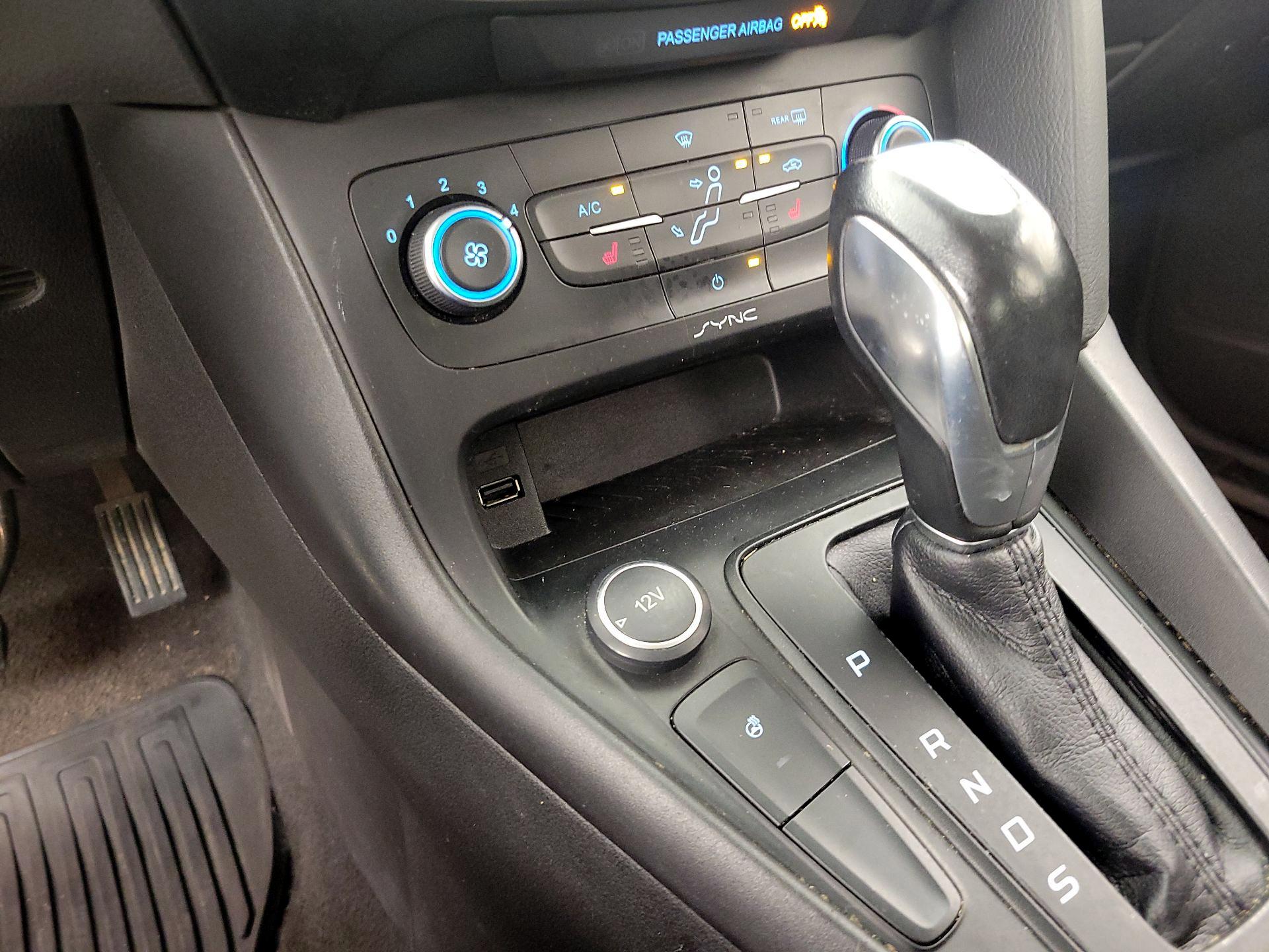 Thumbnail: 2016 Ford Focus - 18
