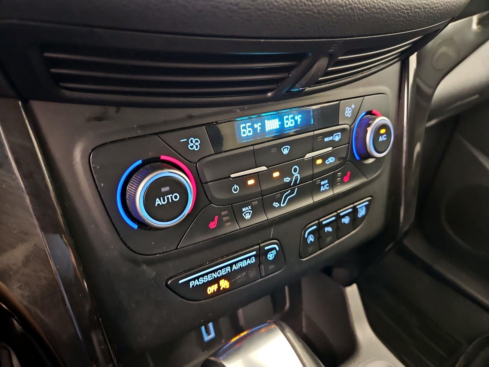 2018 Ford Escape Titanium - Photo 18