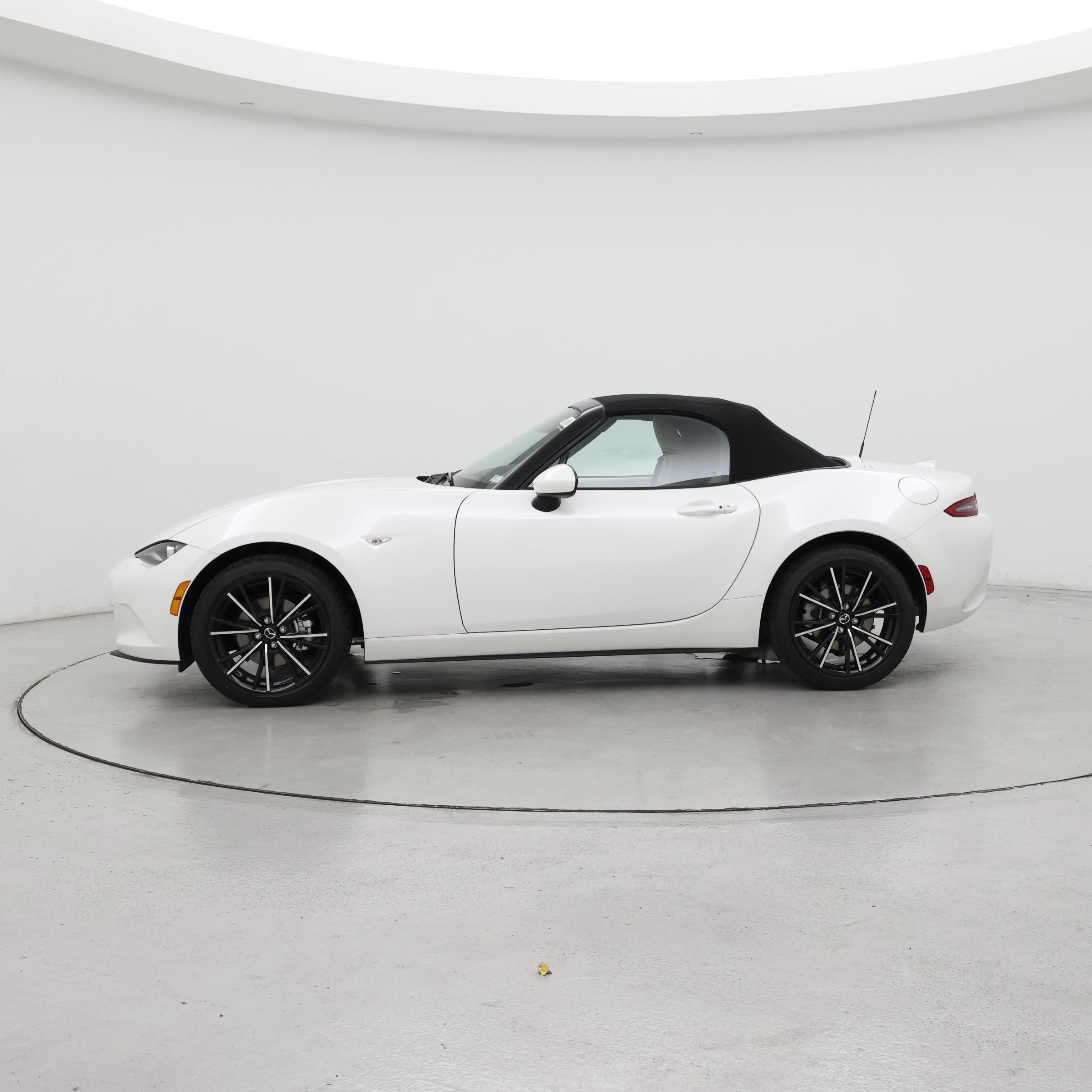 Thumbnail: 2025 Mazda MX-5 Miata - 3