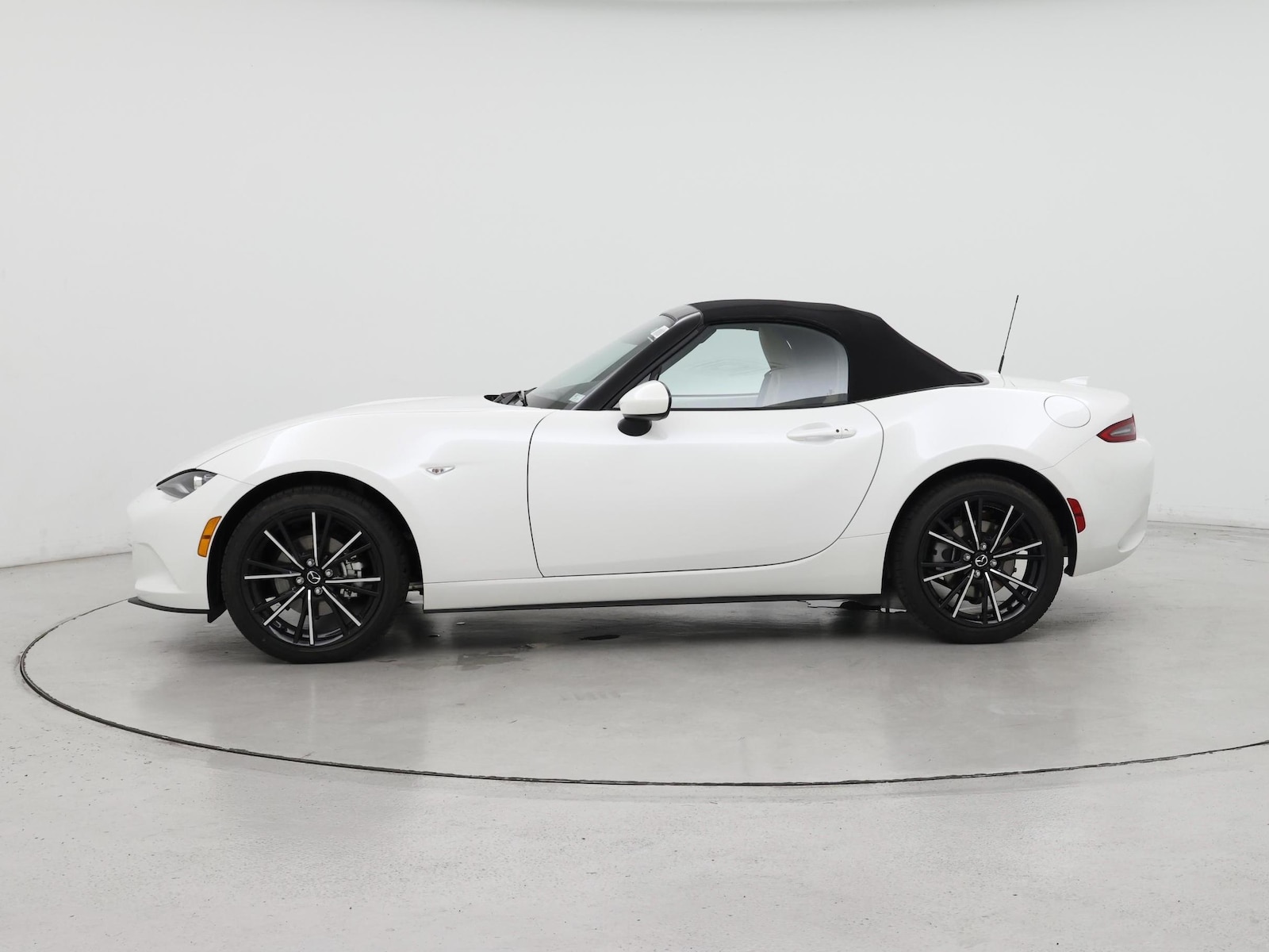 2025 Mazda MX-5 Miata Grand Touring - Photo 4