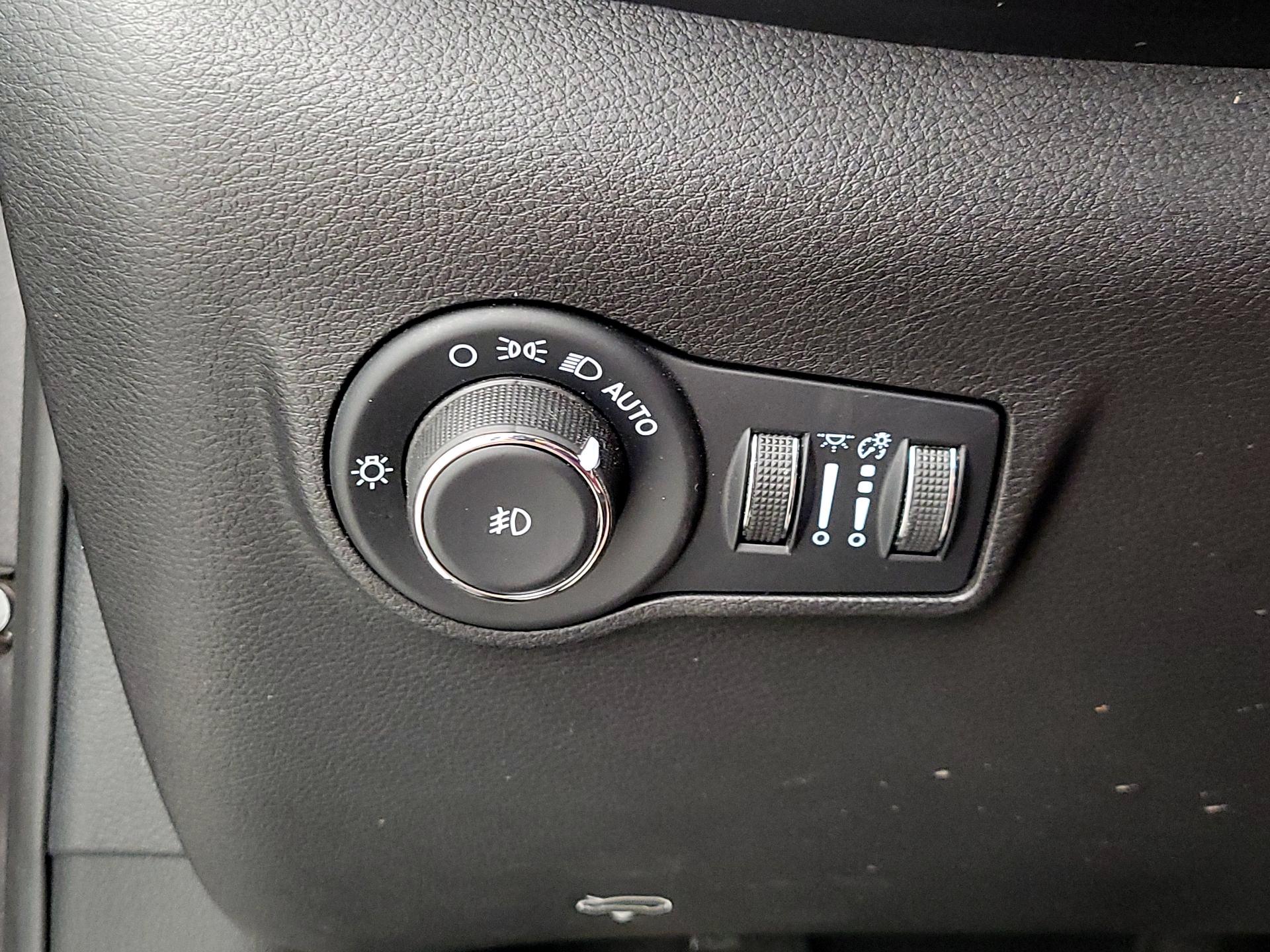 Thumbnail: 2023 Jeep Compass - 13
