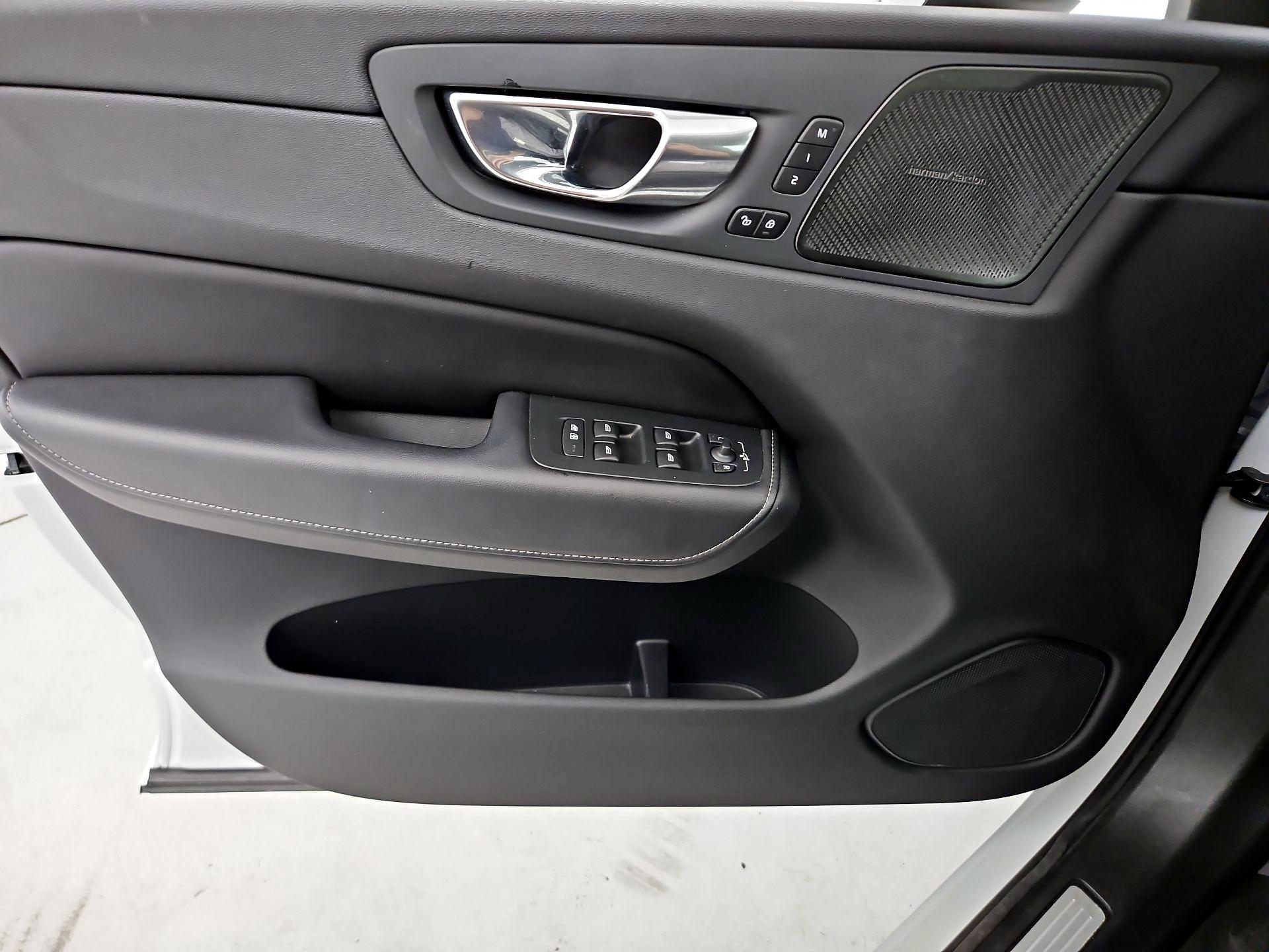 Thumbnail: 2021 Volvo XC60 - 12
