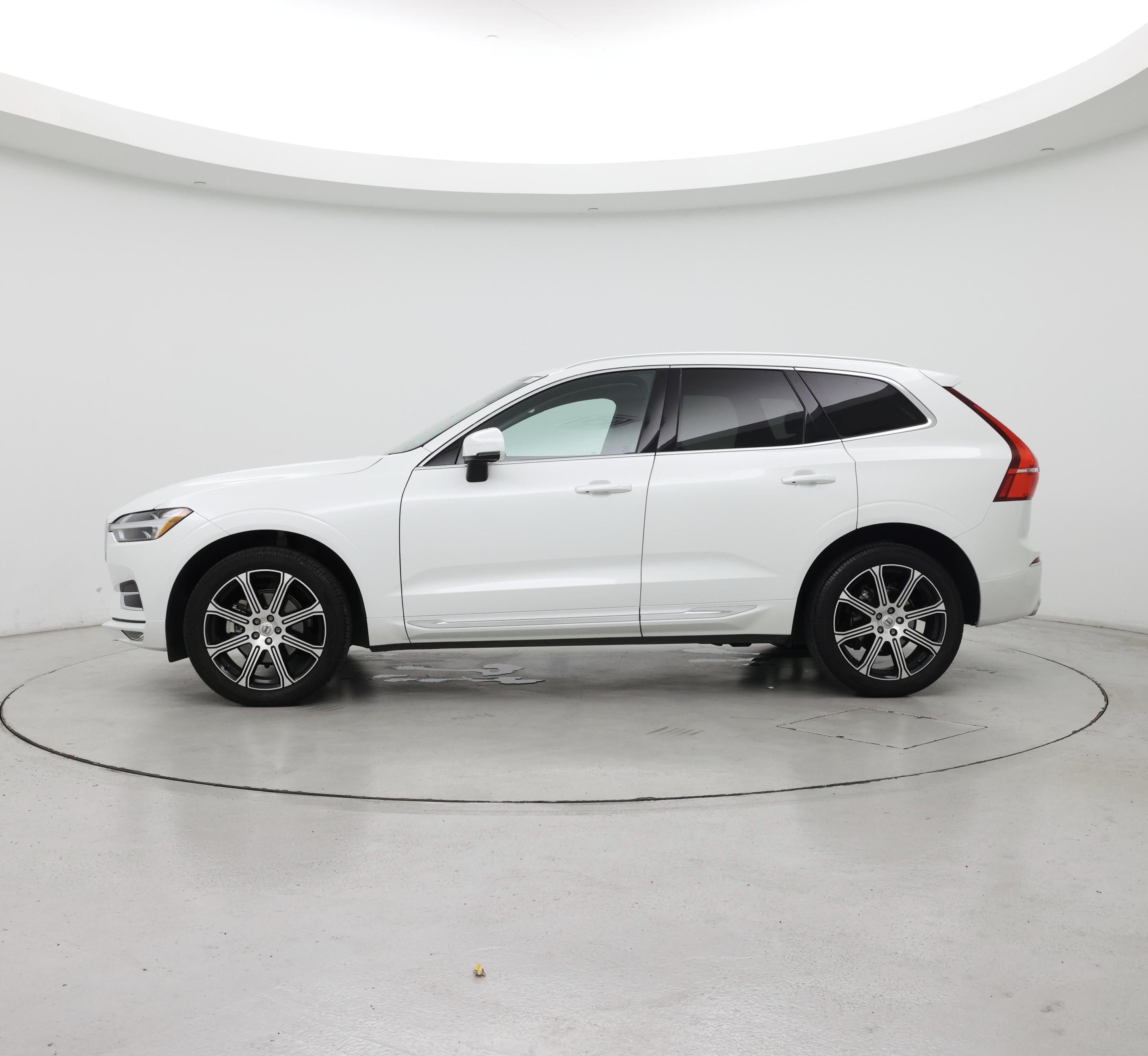 Thumbnail: 2021 Volvo XC60 - 3