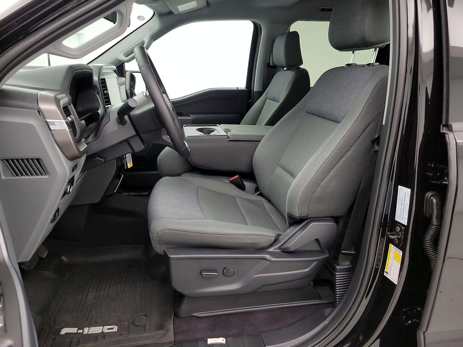 2025 Ford F-150 XLT - Photo 12